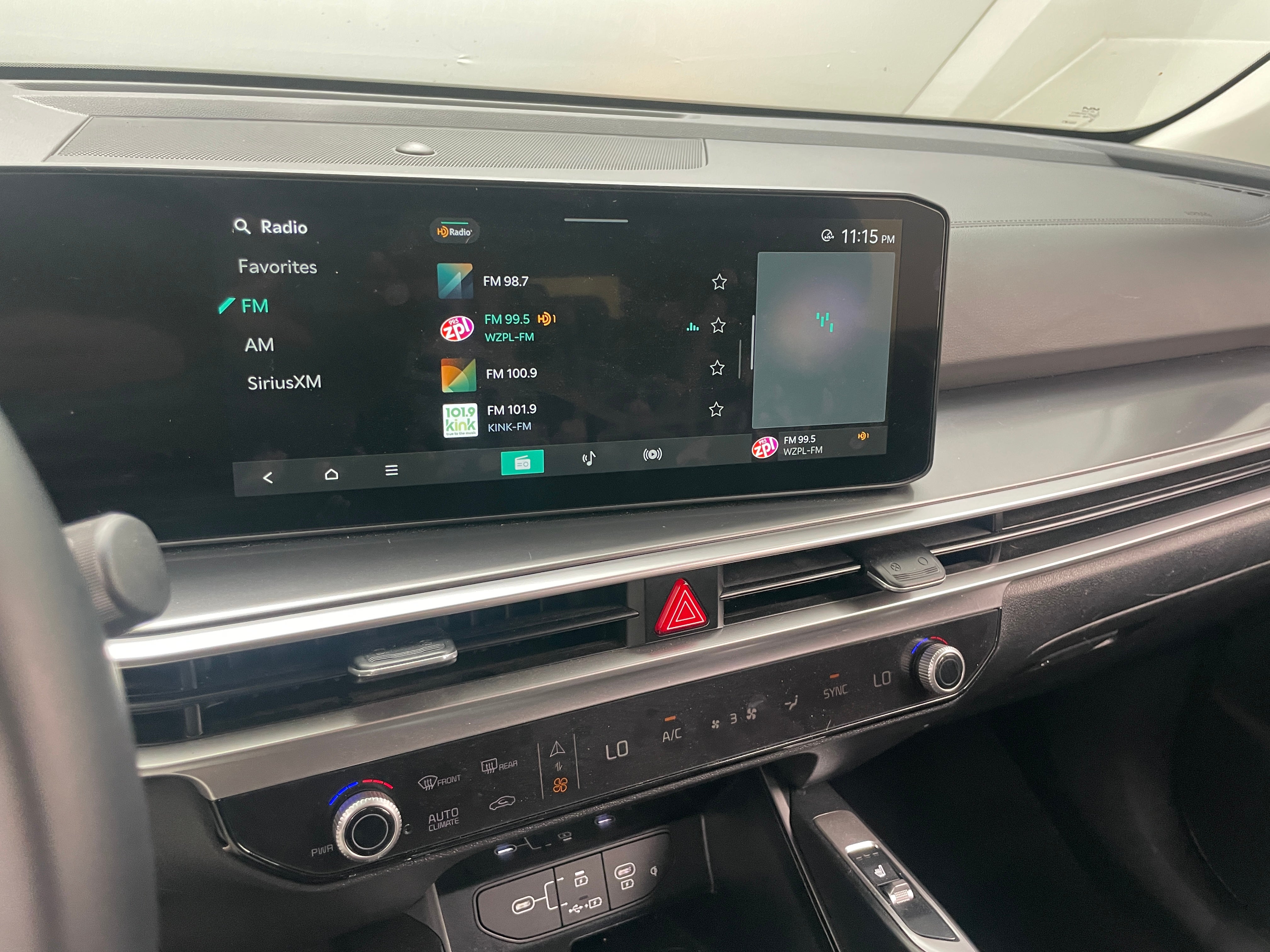 2024 Kia Sorento S 3