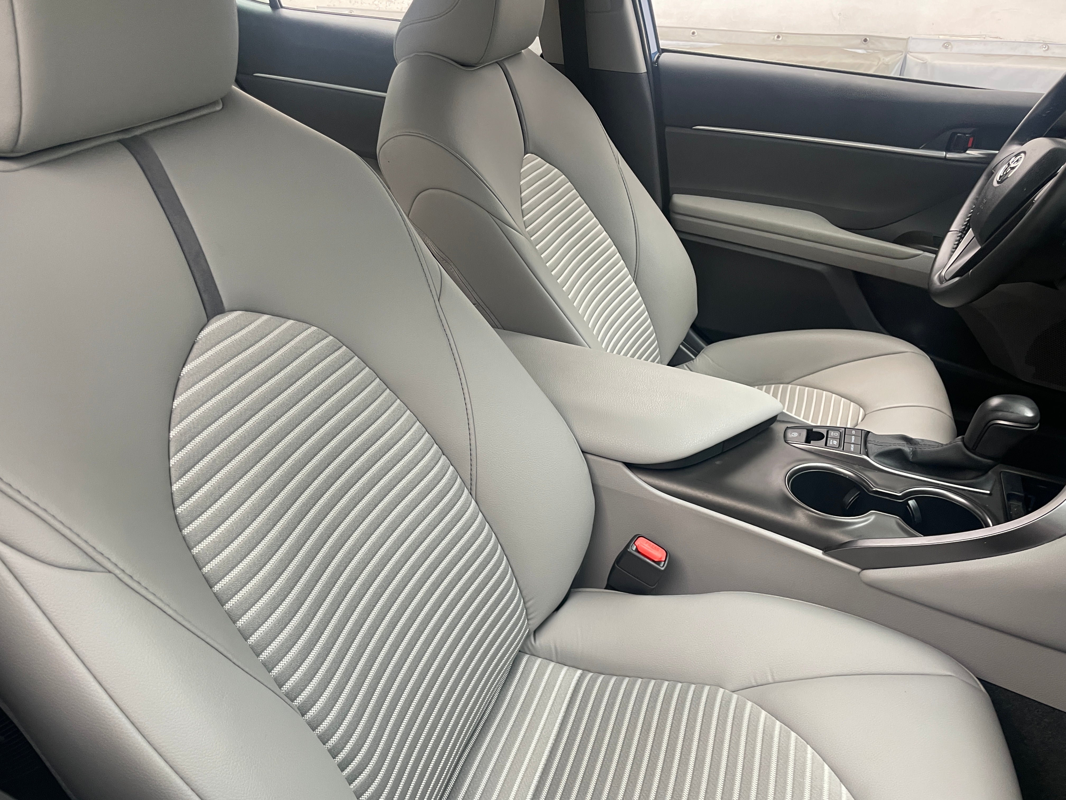 2023 Toyota Camry SE 2