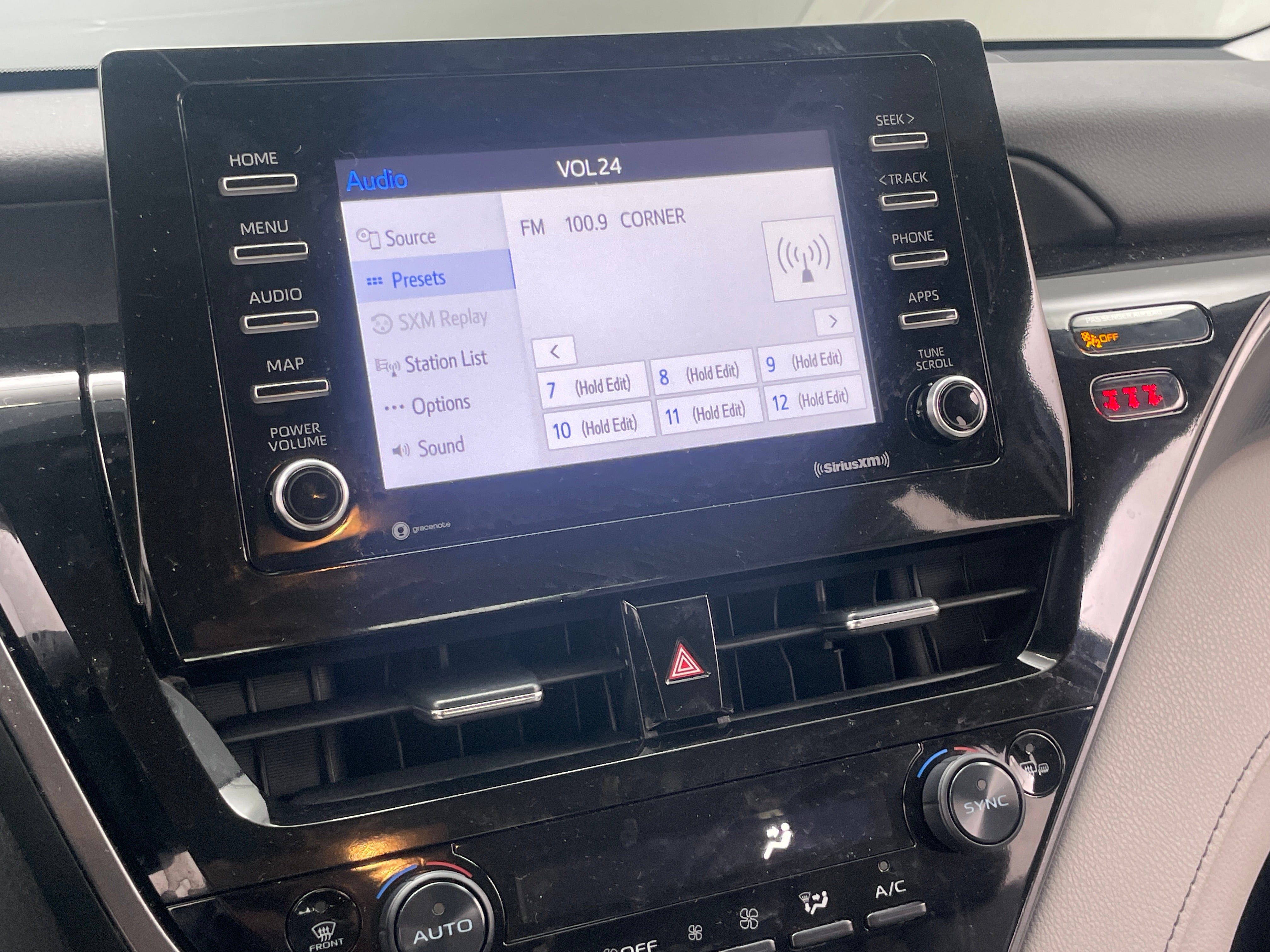 2023 Toyota Camry SE 4