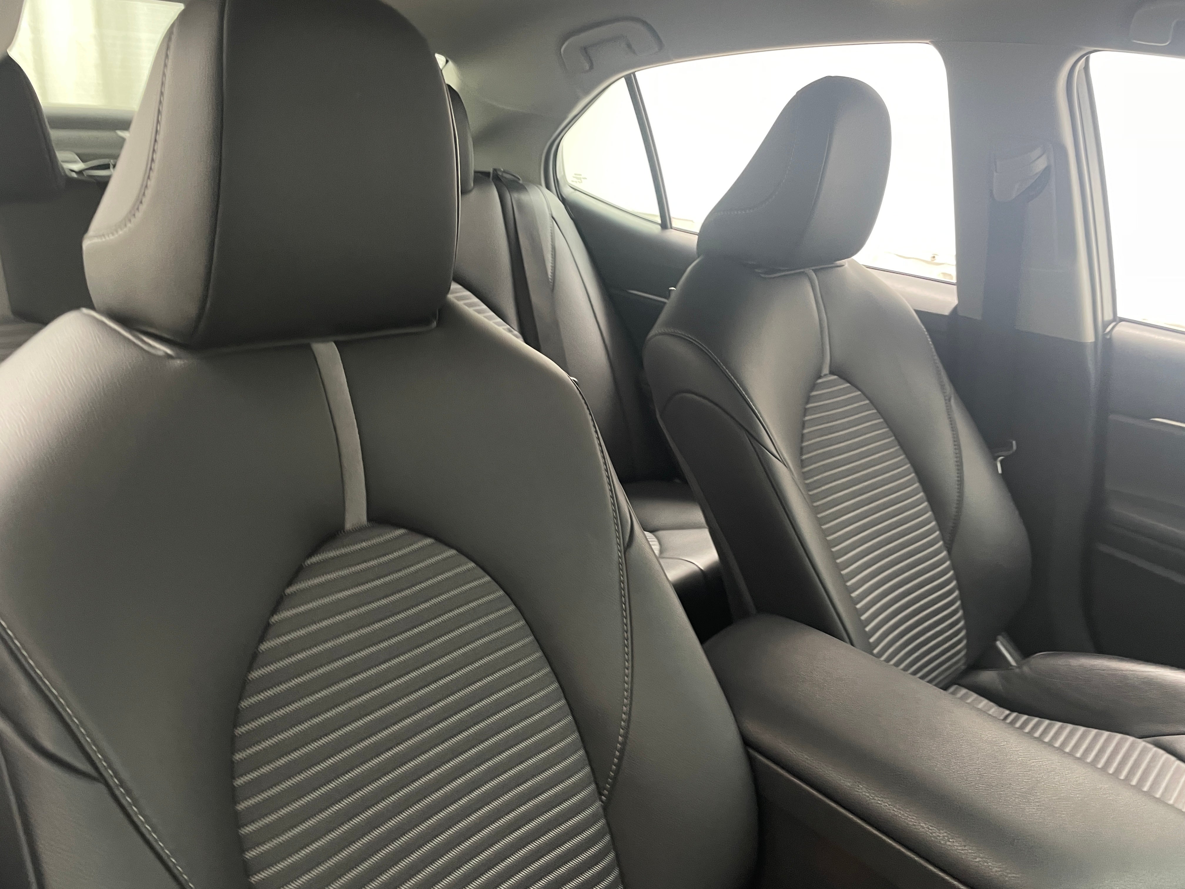 2018 Toyota Camry SE 2