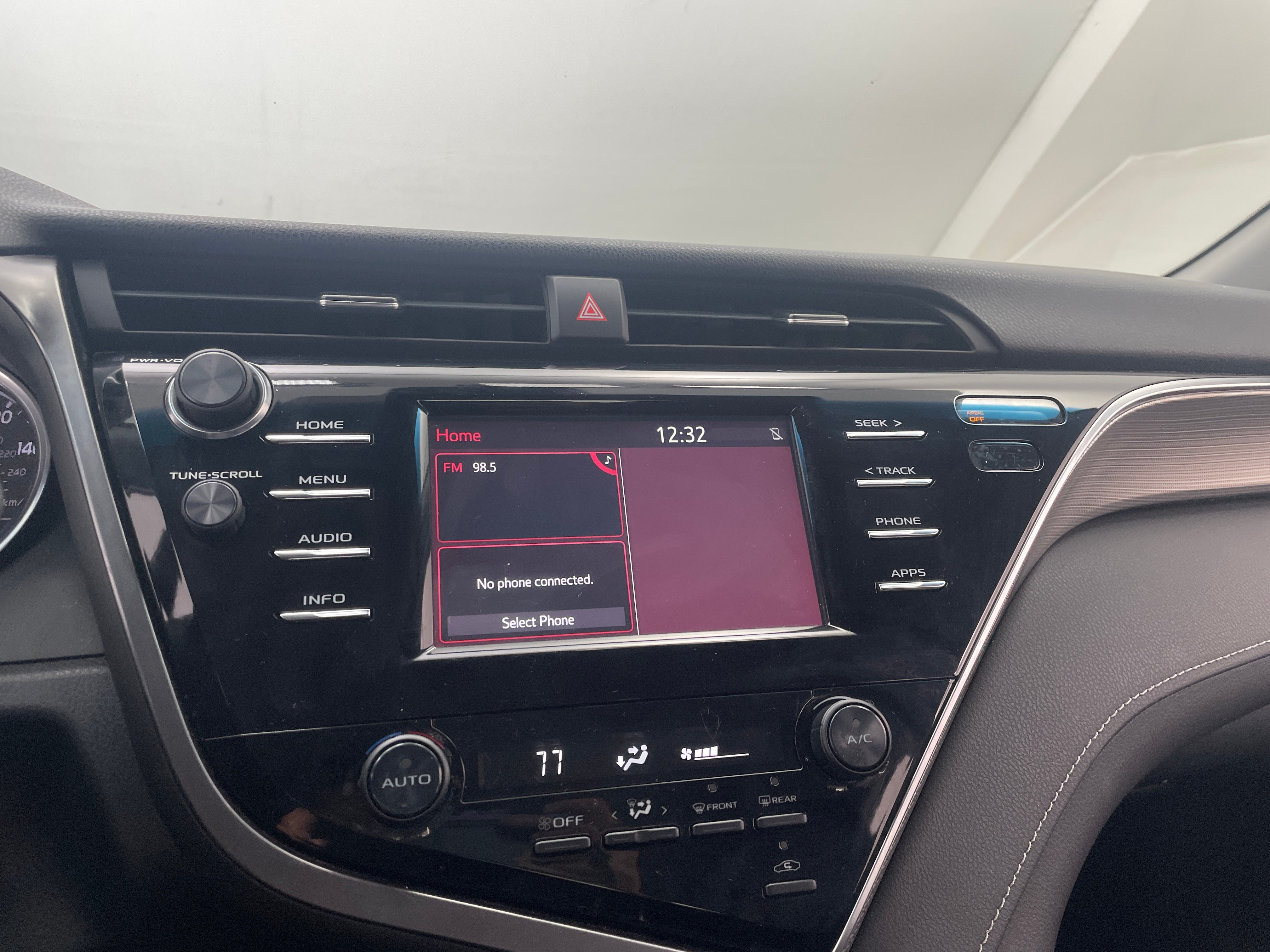 2018 Toyota Camry SE 4