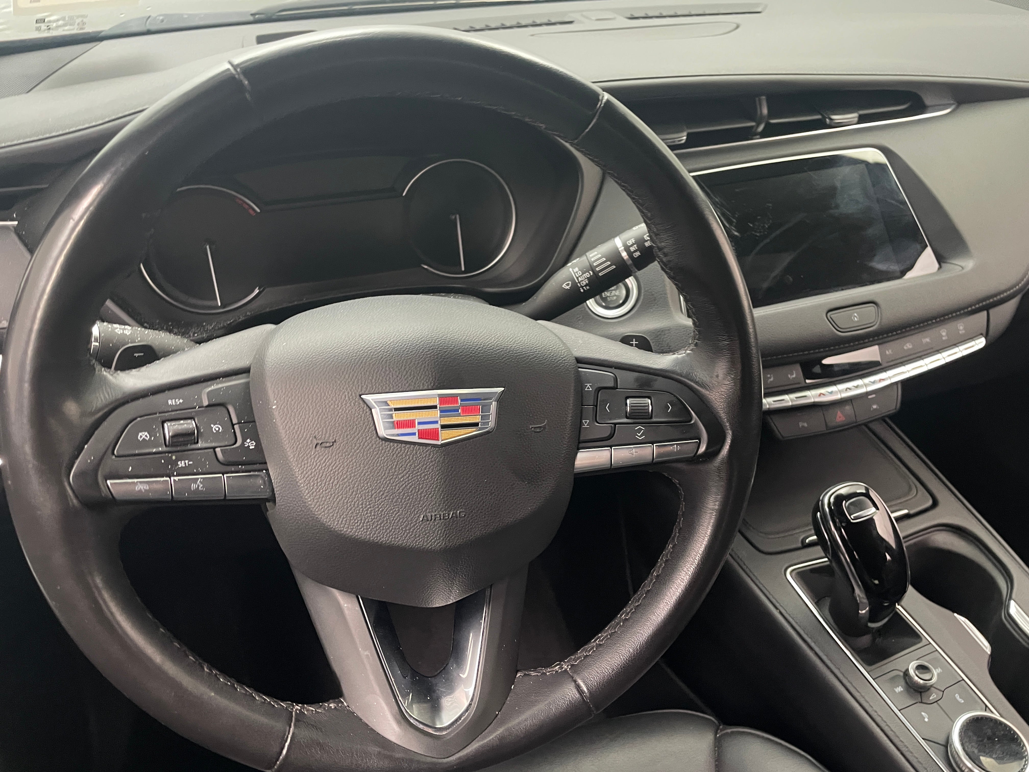 2023 Cadillac XT4 Premium Luxury 4