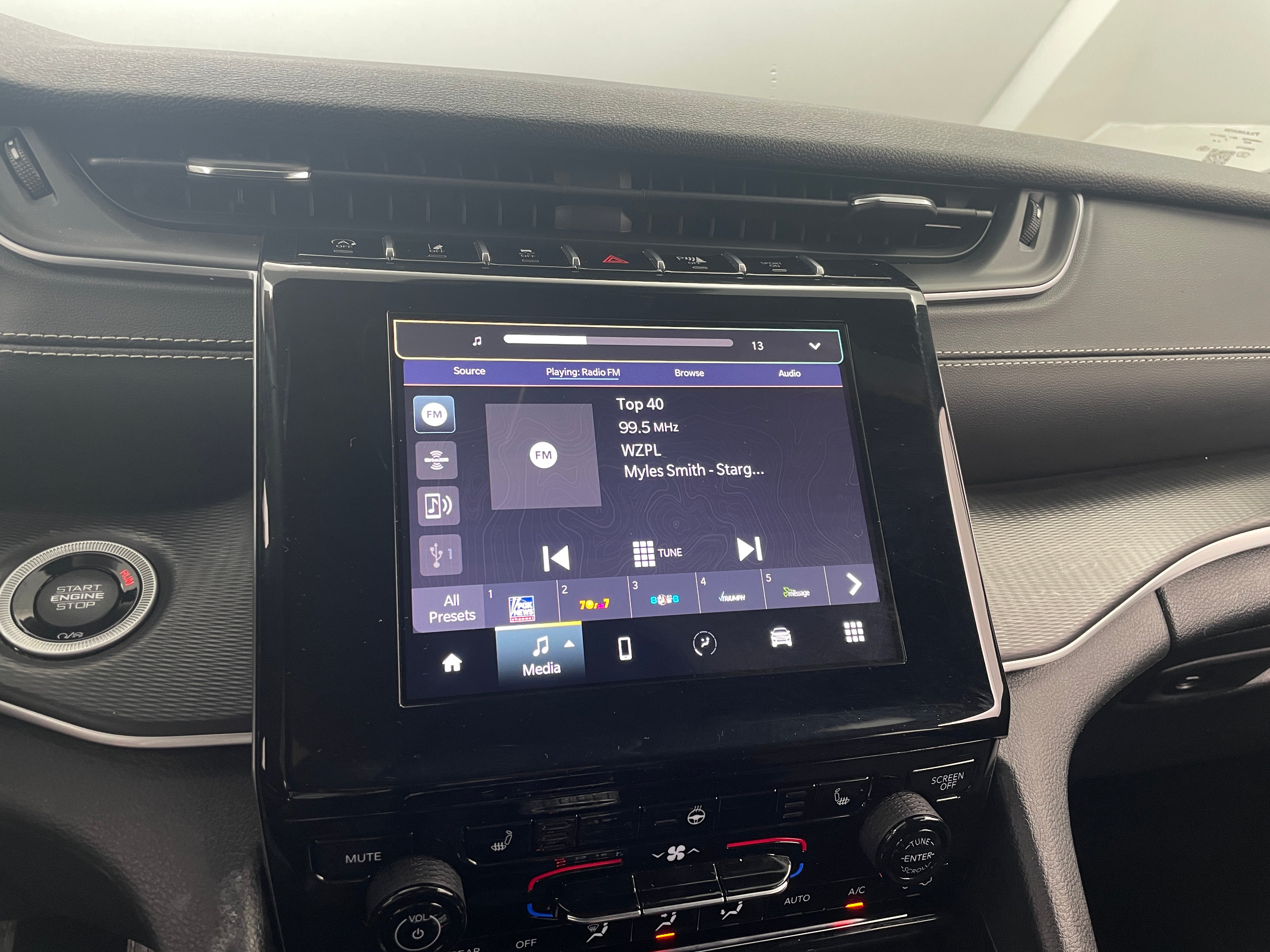 2024 Jeep Grand Cherokee Altitude 3