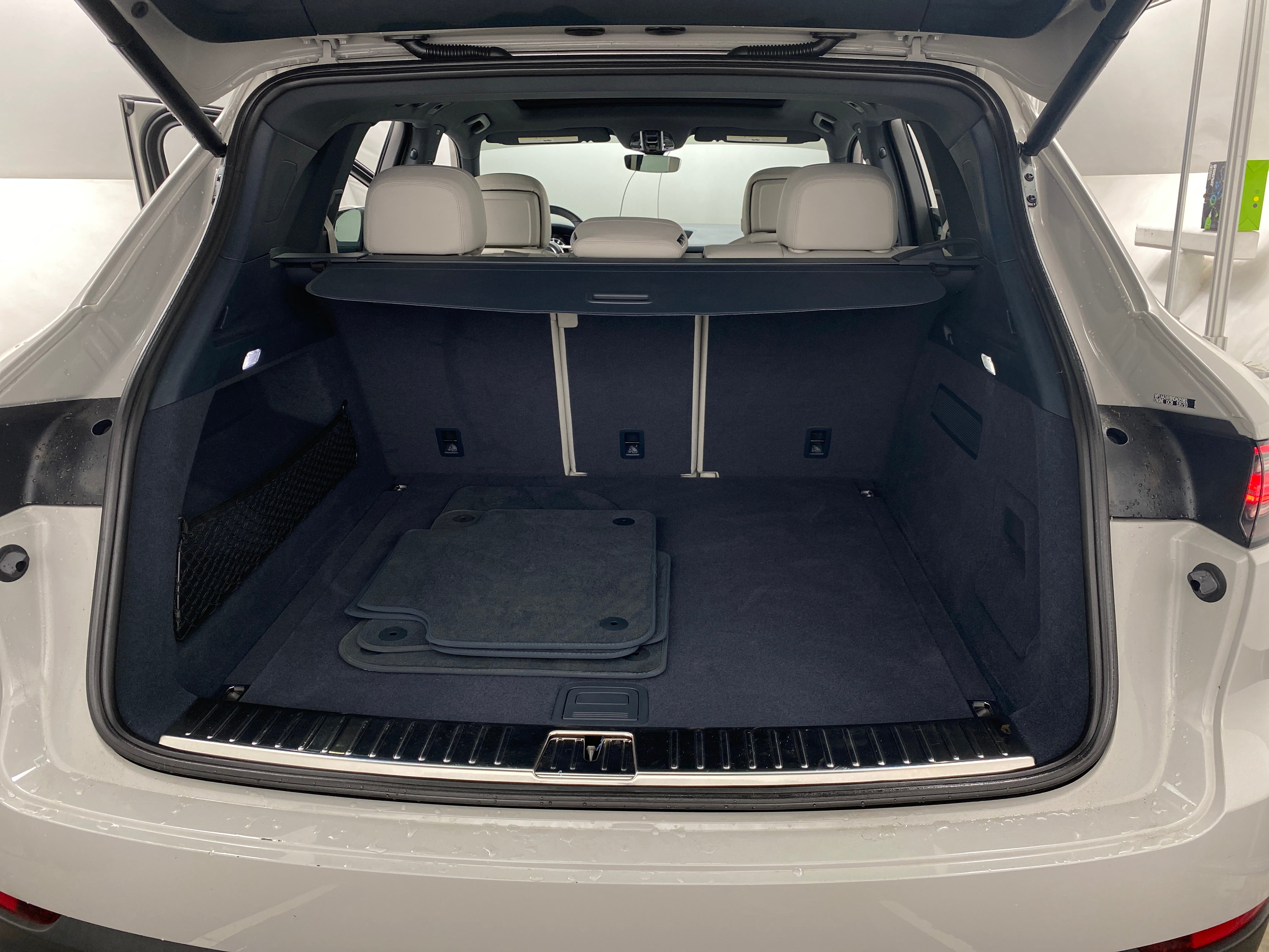 2022 Porsche Cayenne Base 6