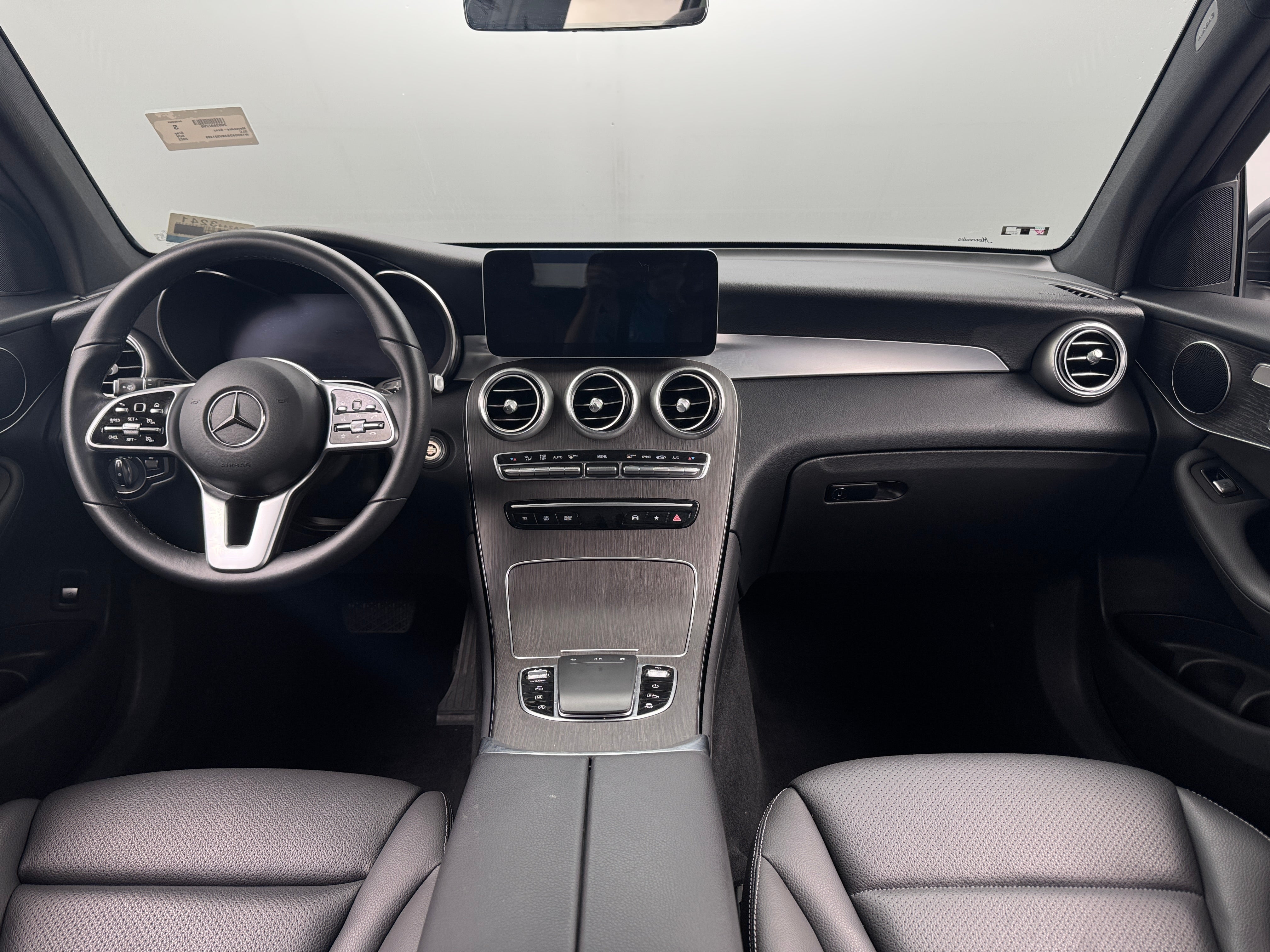 2022 Mercedes-Benz GLC 300 2