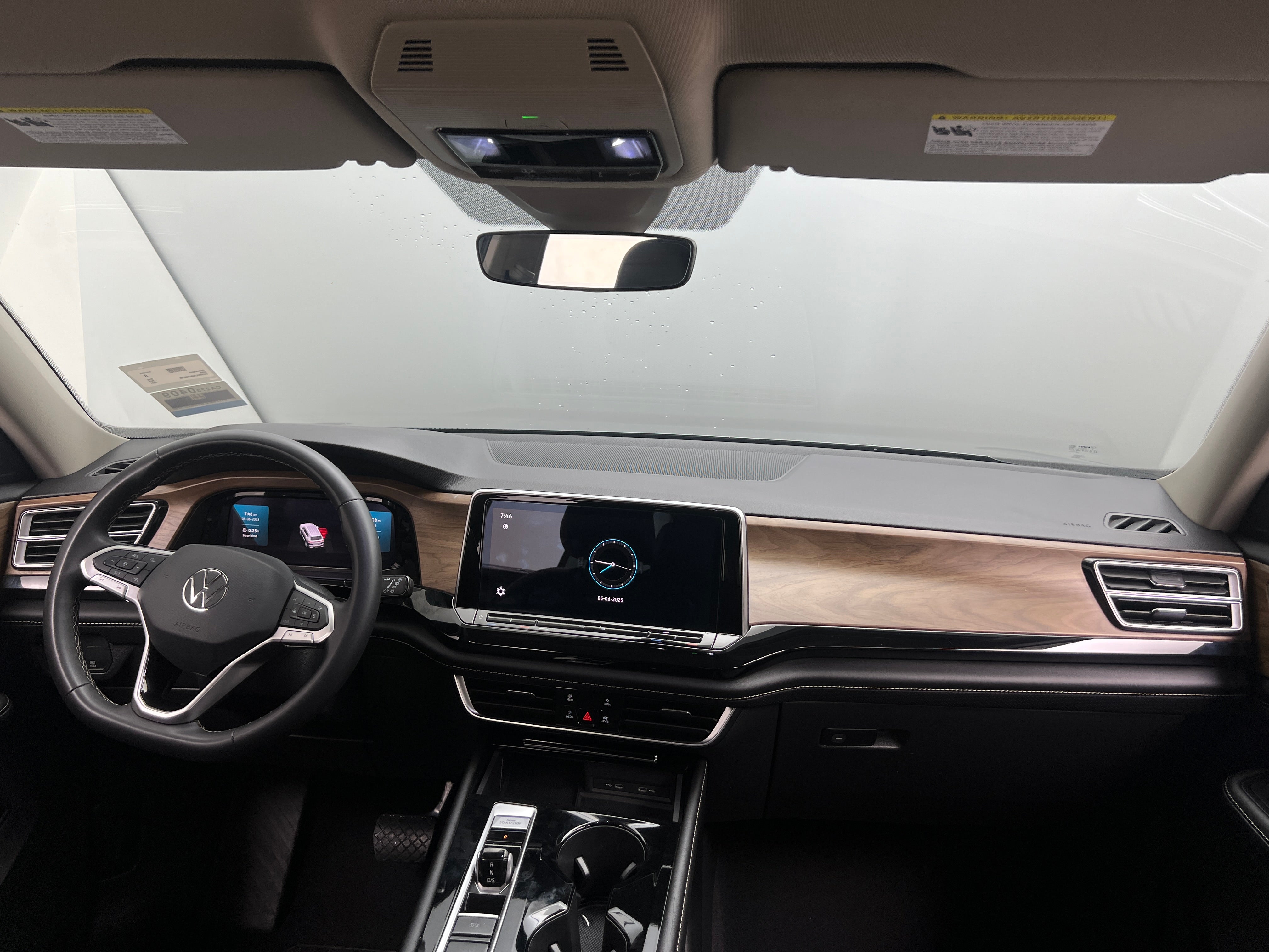 2024 Volkswagen Atlas SE 2