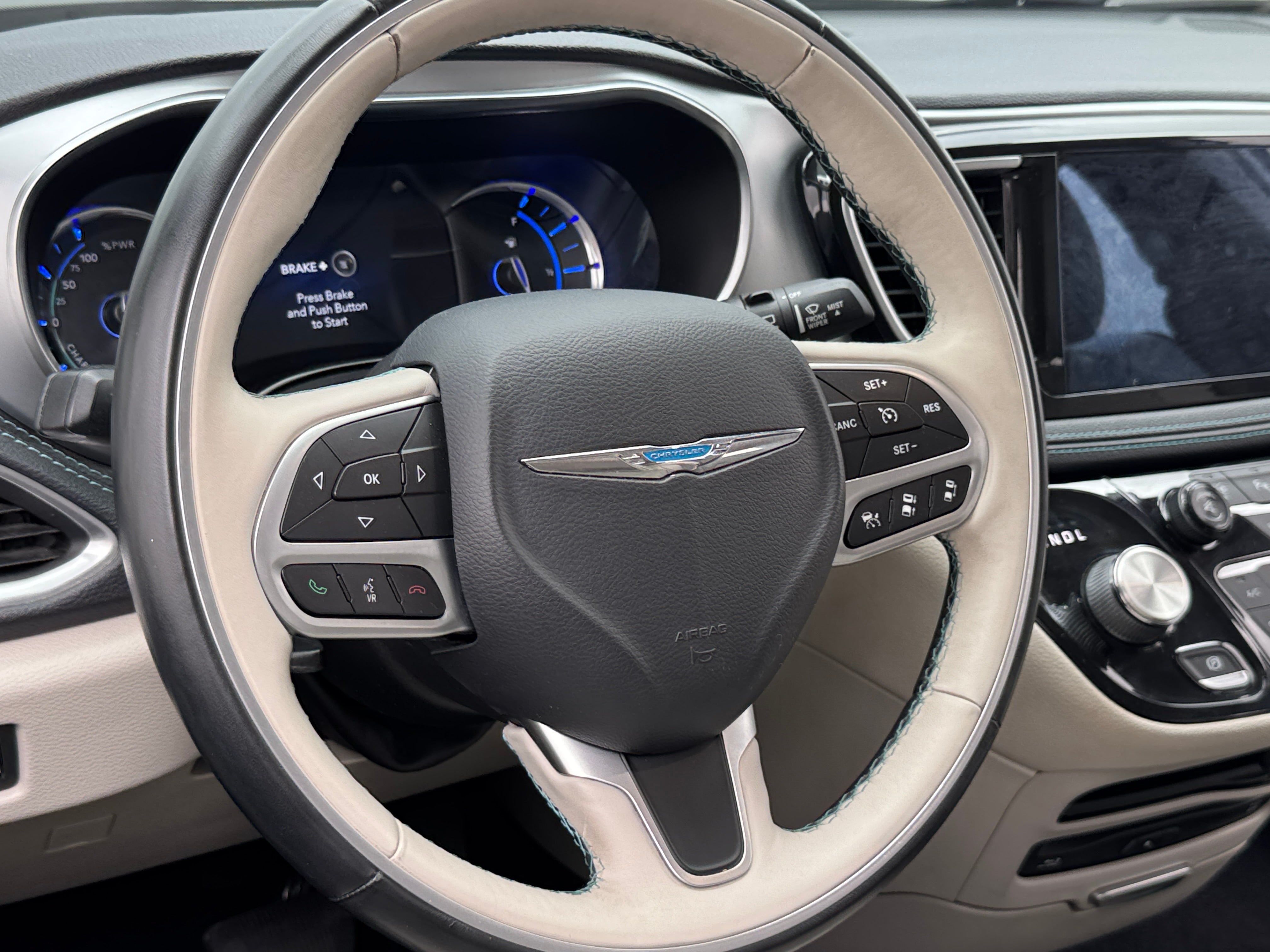 2017 Chrysler Pacifica Hybrid Platinum 4