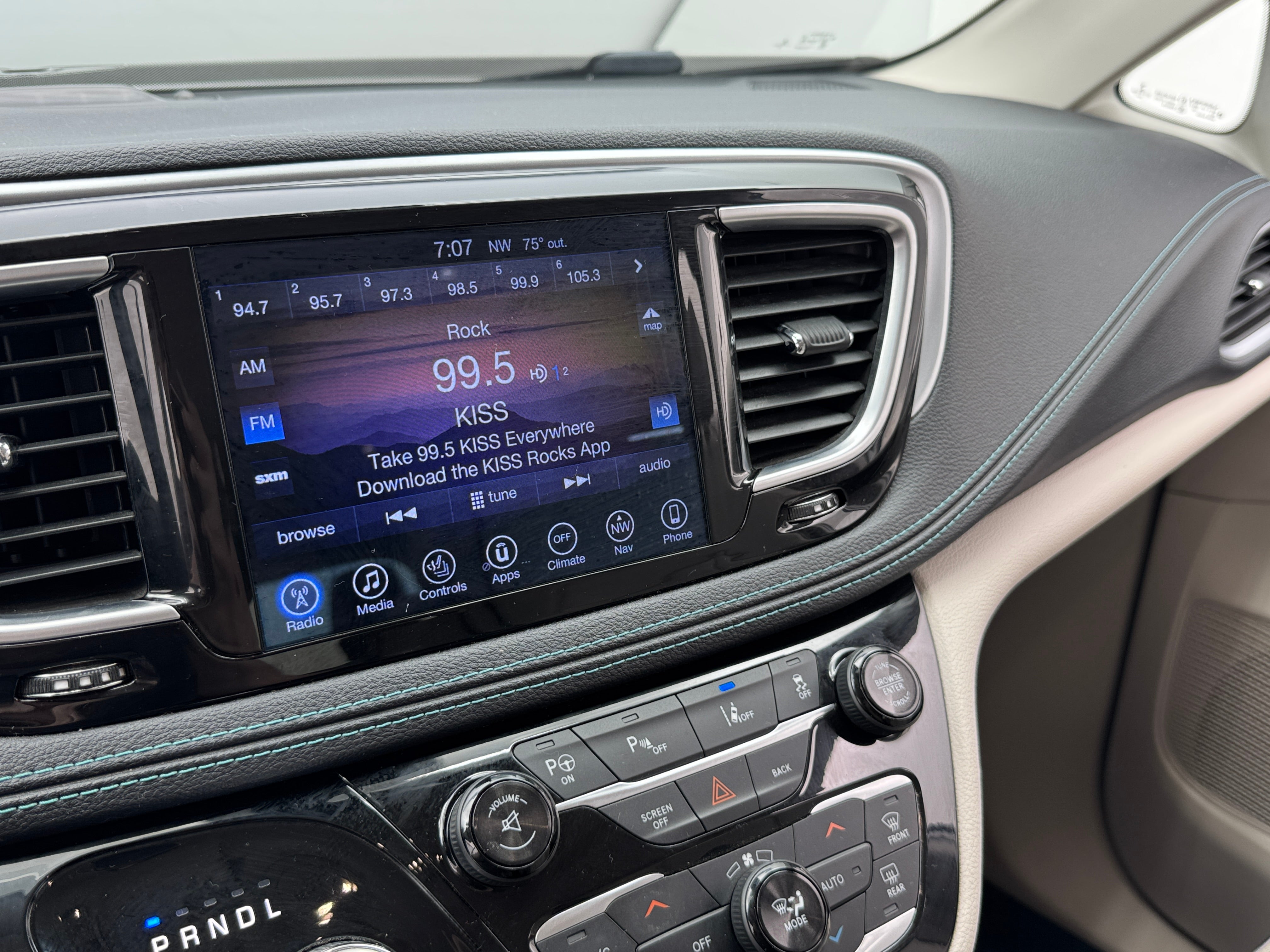 2017 Chrysler Pacifica Hybrid Platinum 3