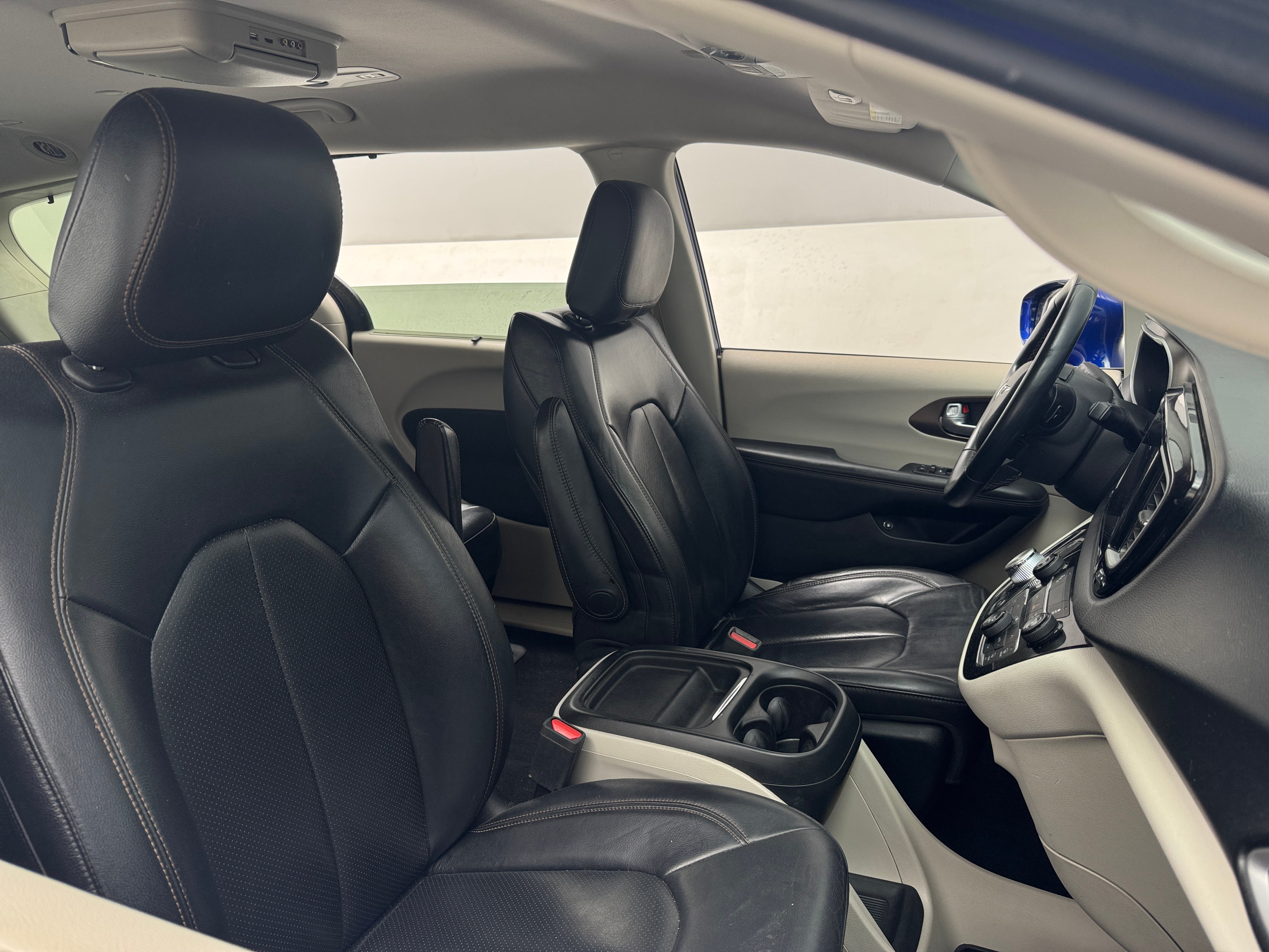 2018 Chrysler Pacifica Hybrid Touring L 2