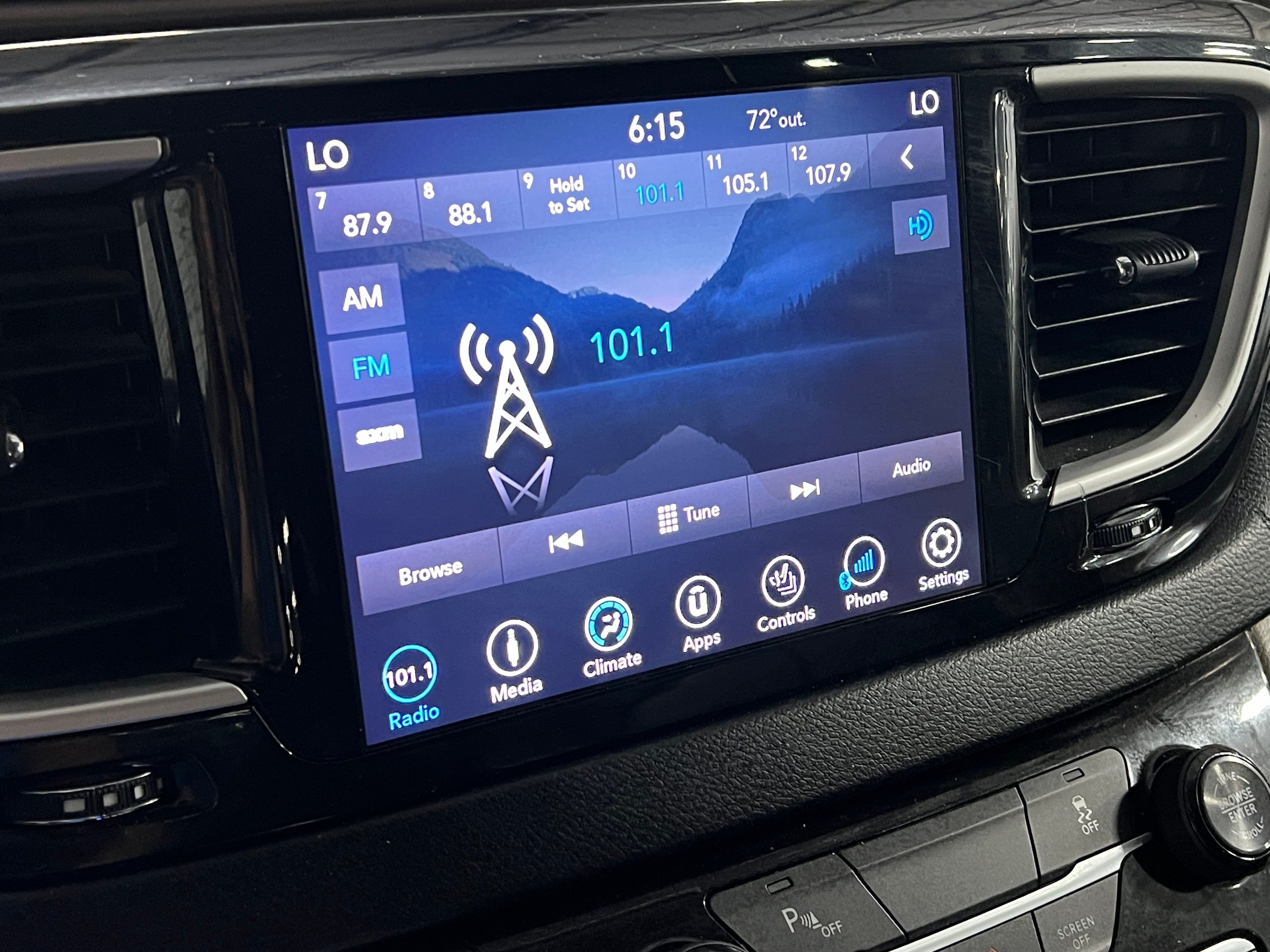 2018 Chrysler Pacifica Hybrid Touring L 4