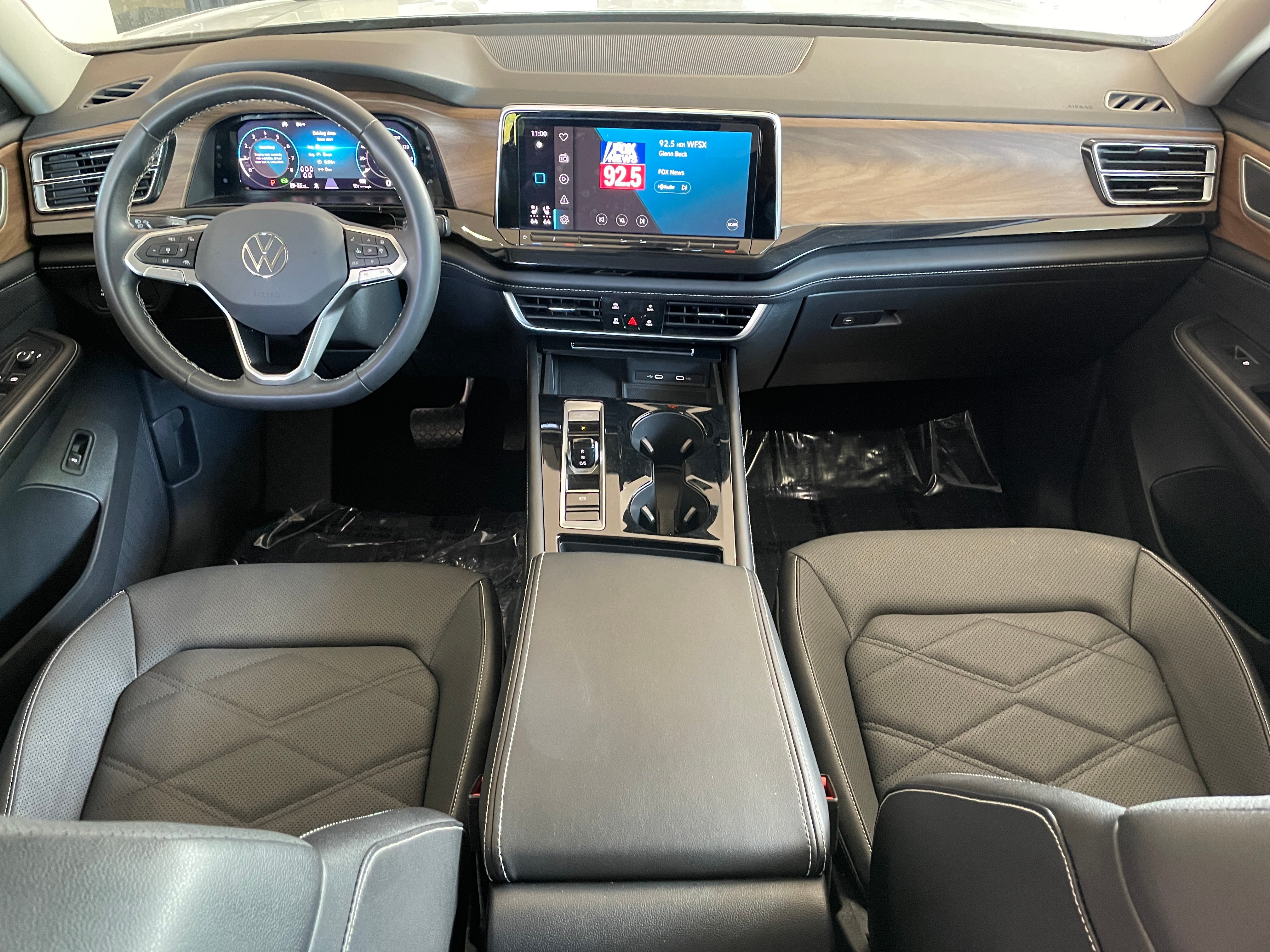 2024 Volkswagen Atlas SE 2