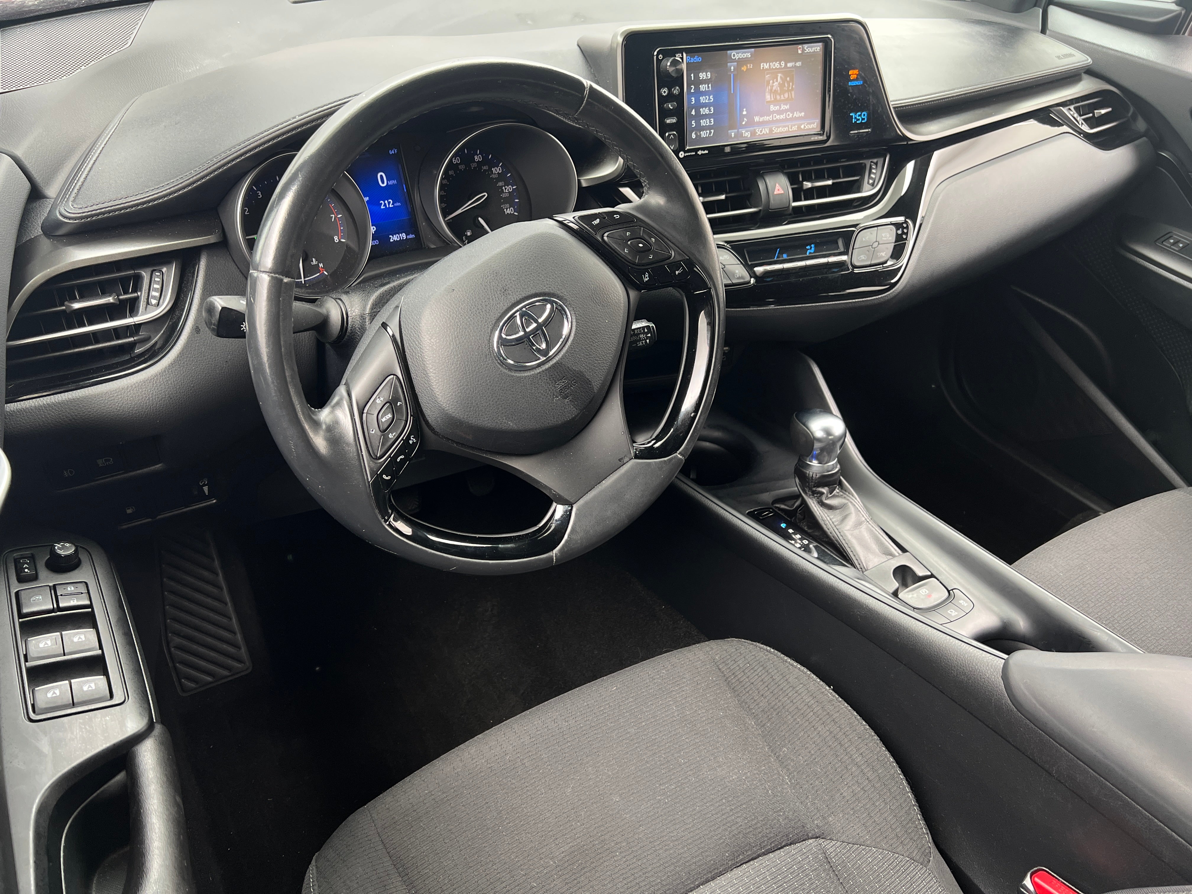 2018 Toyota C-HR XLE 3