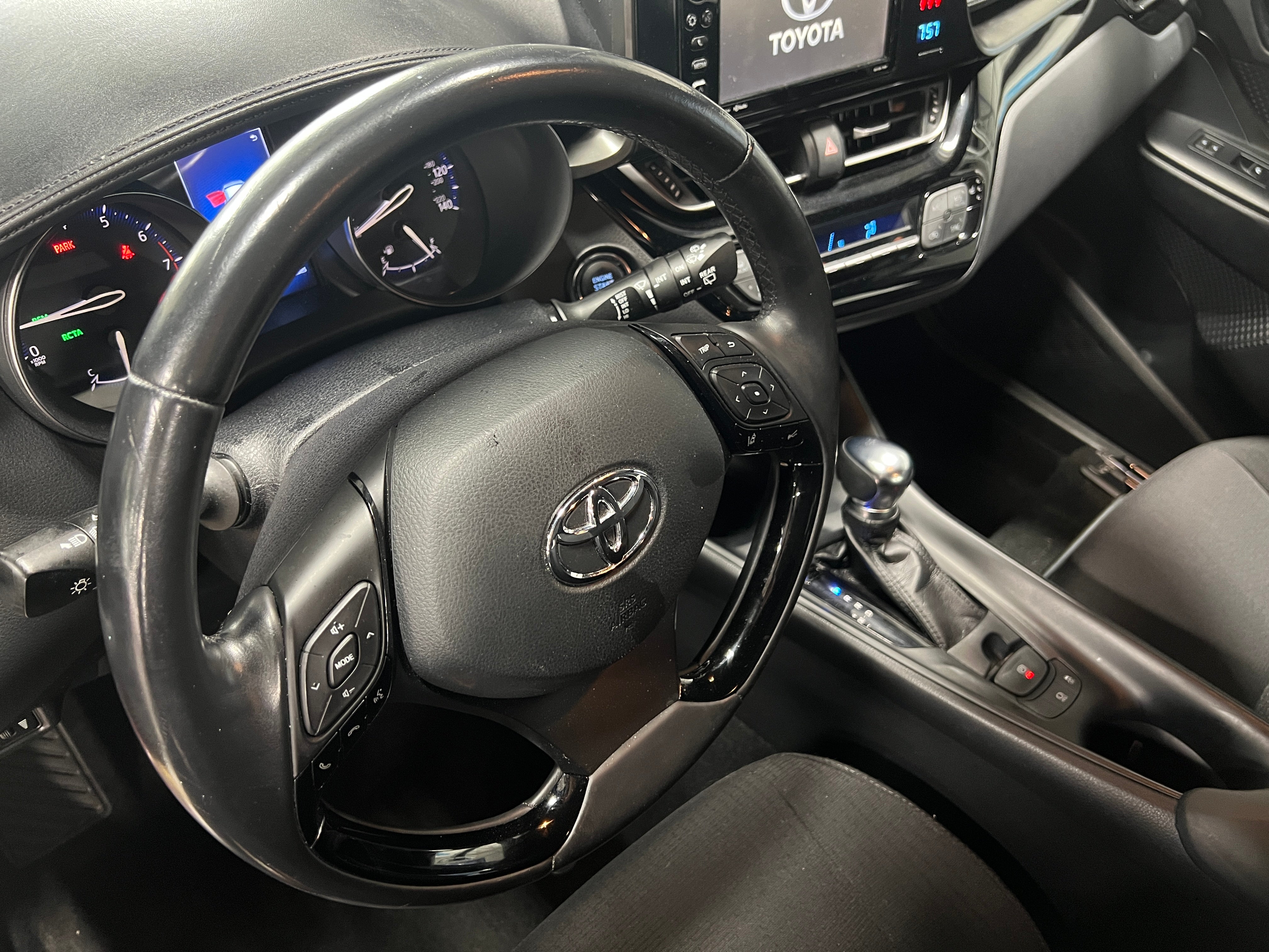 2018 Toyota C-HR XLE 5