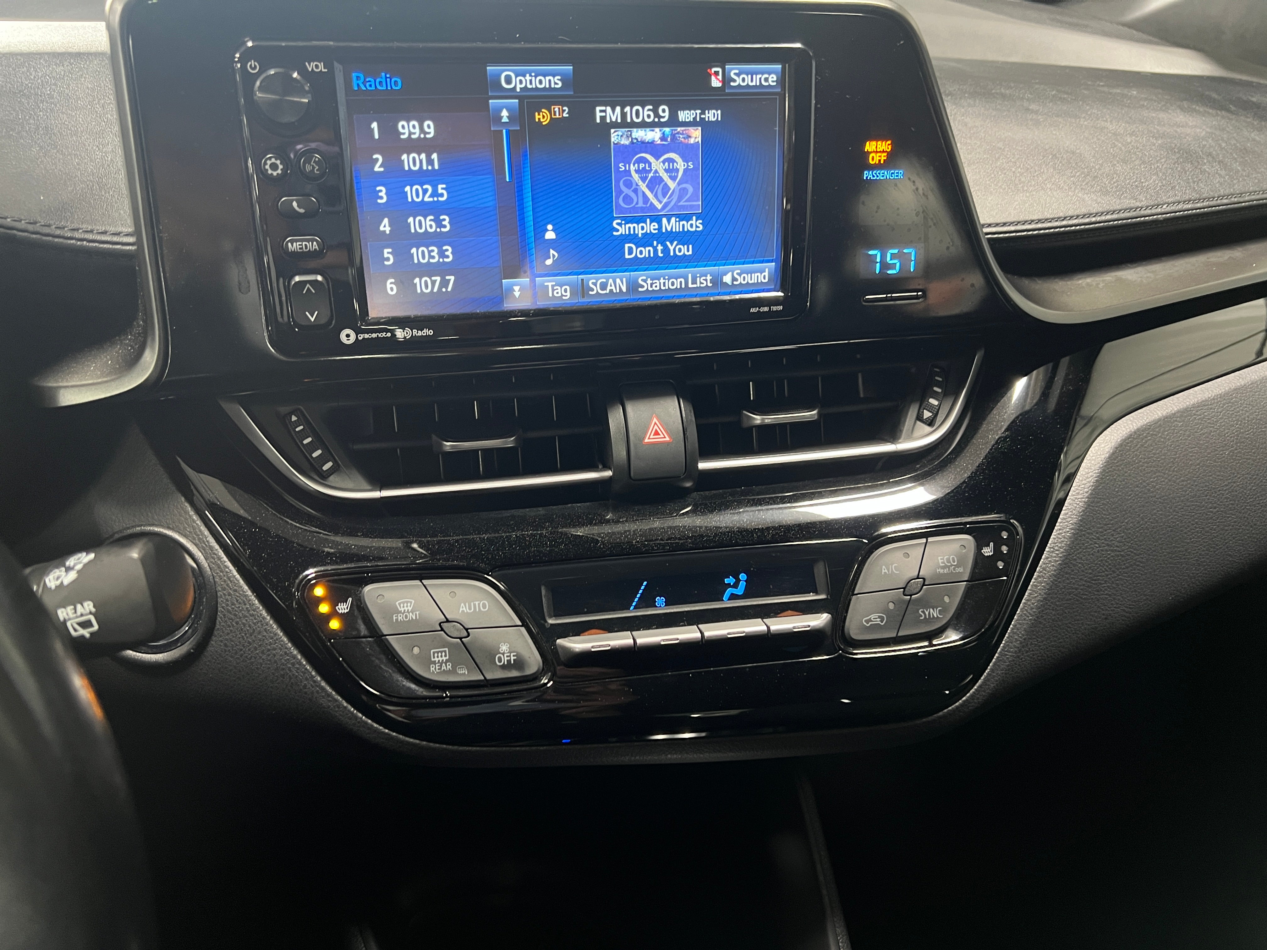 2018 Toyota C-HR XLE 4