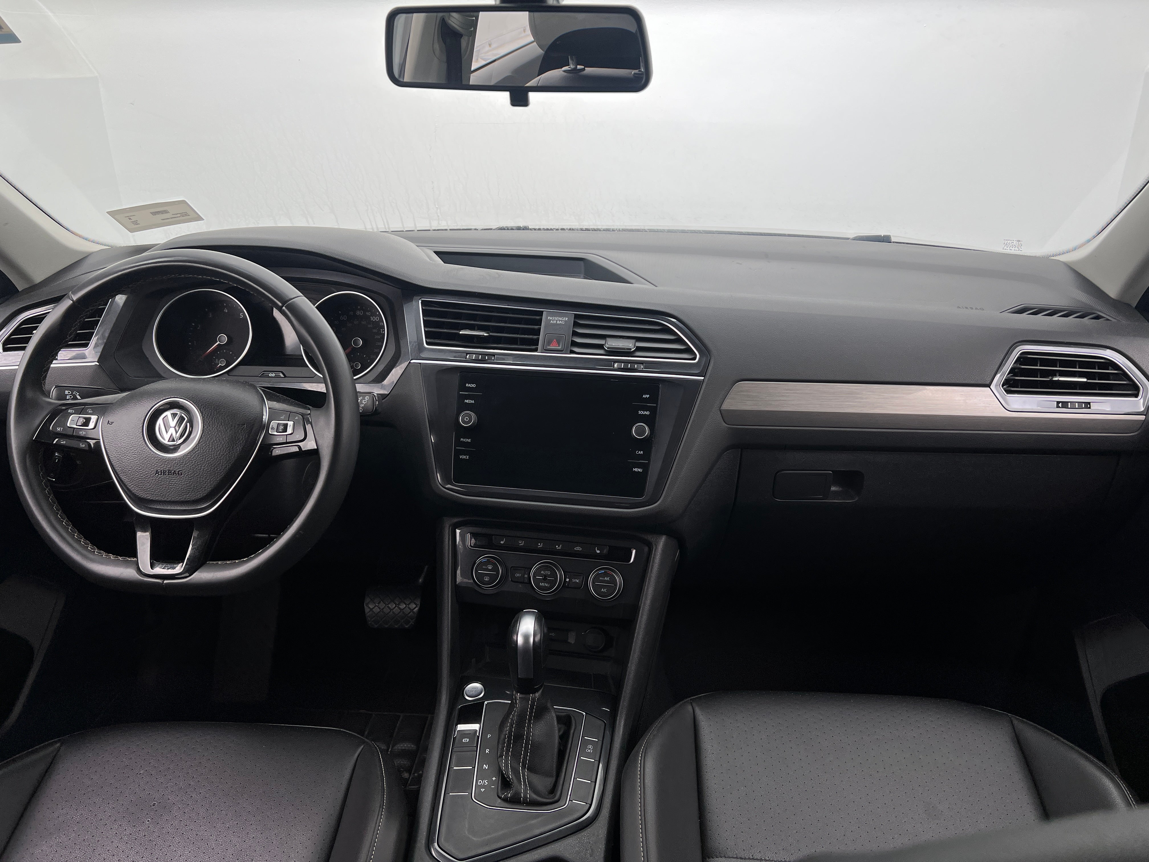 2021 Volkswagen Tiguan SE 2