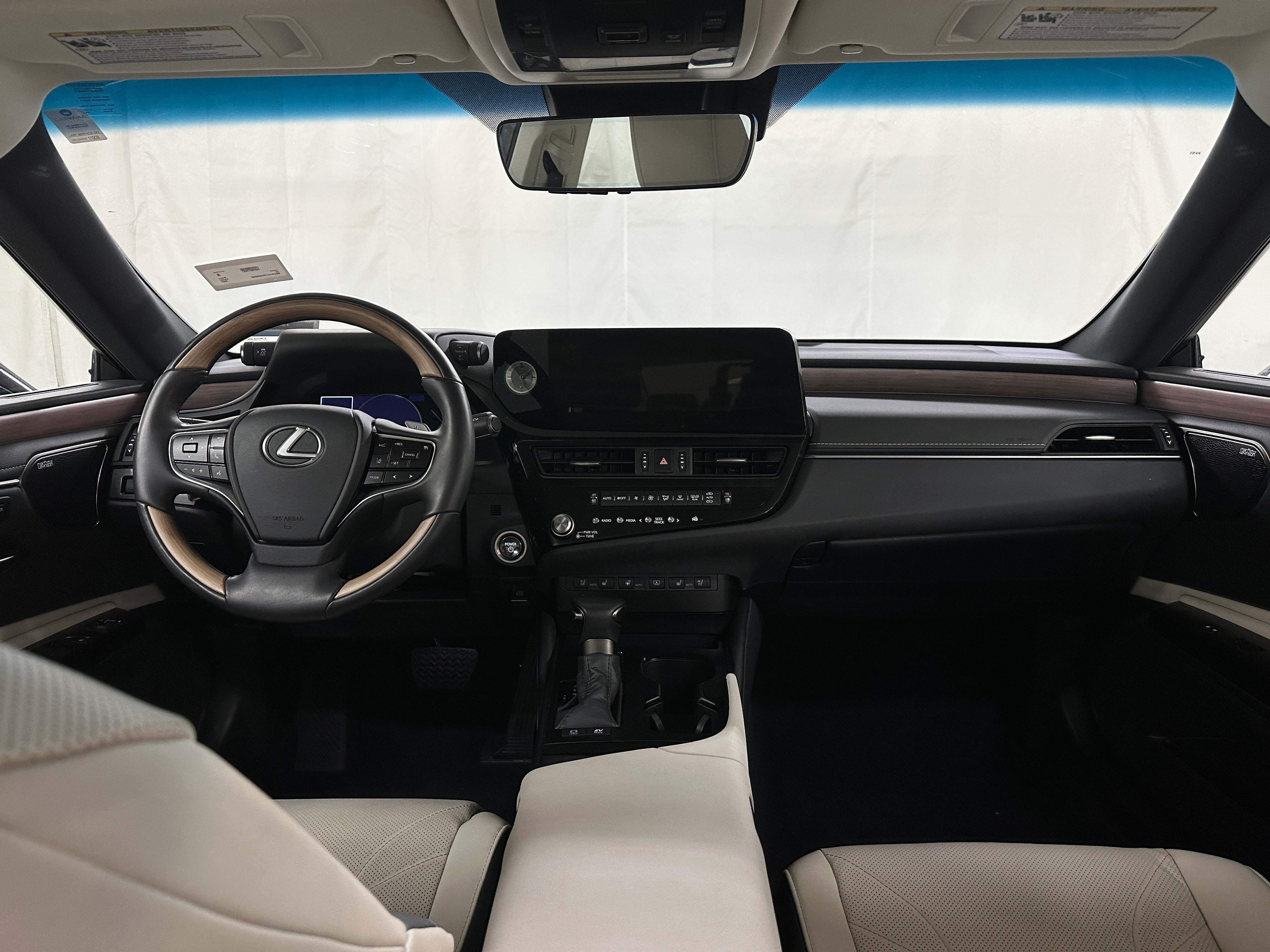 2024 Lexus ES  2
