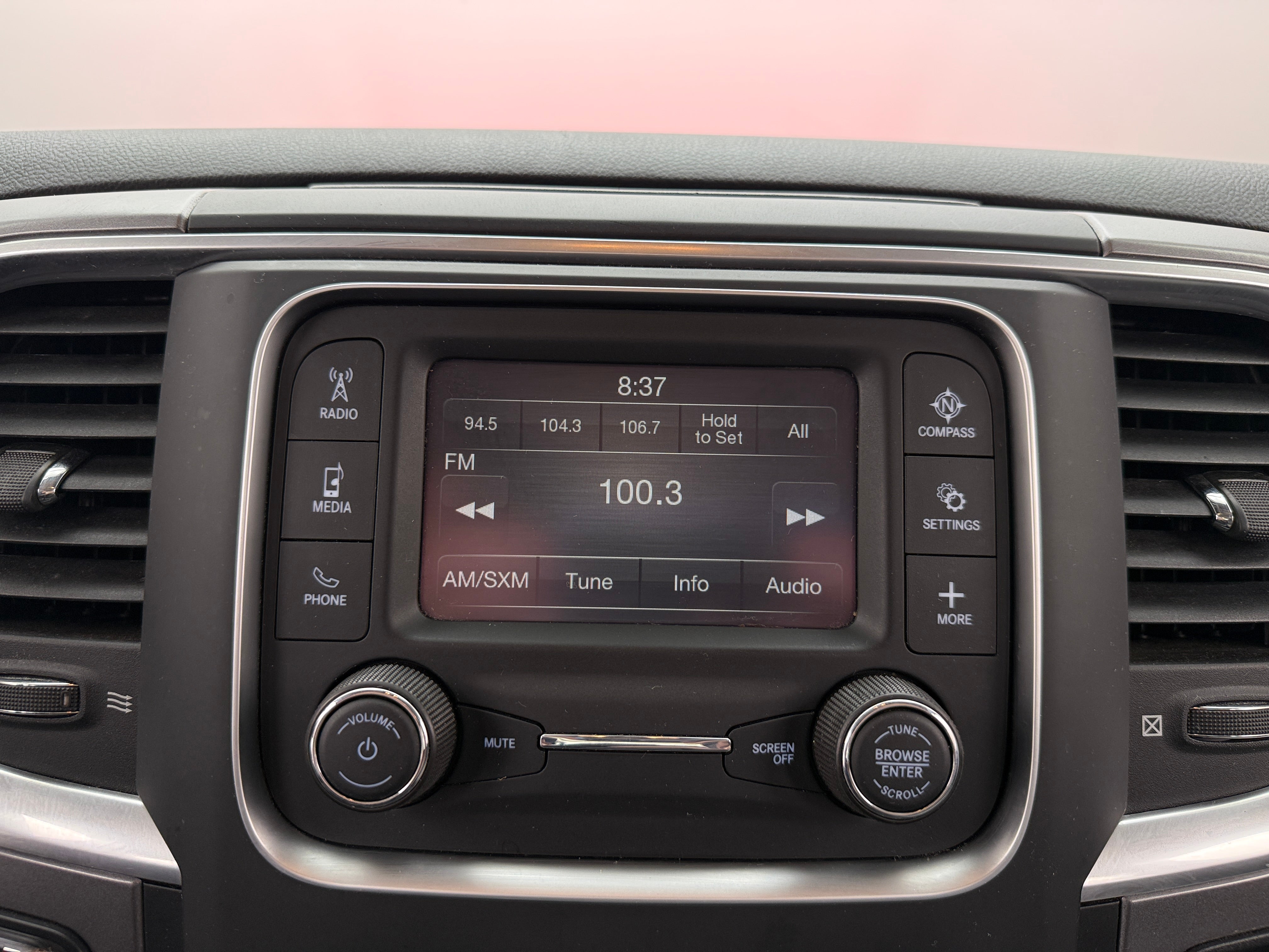 2022 RAM 1500 Classic SLT 4