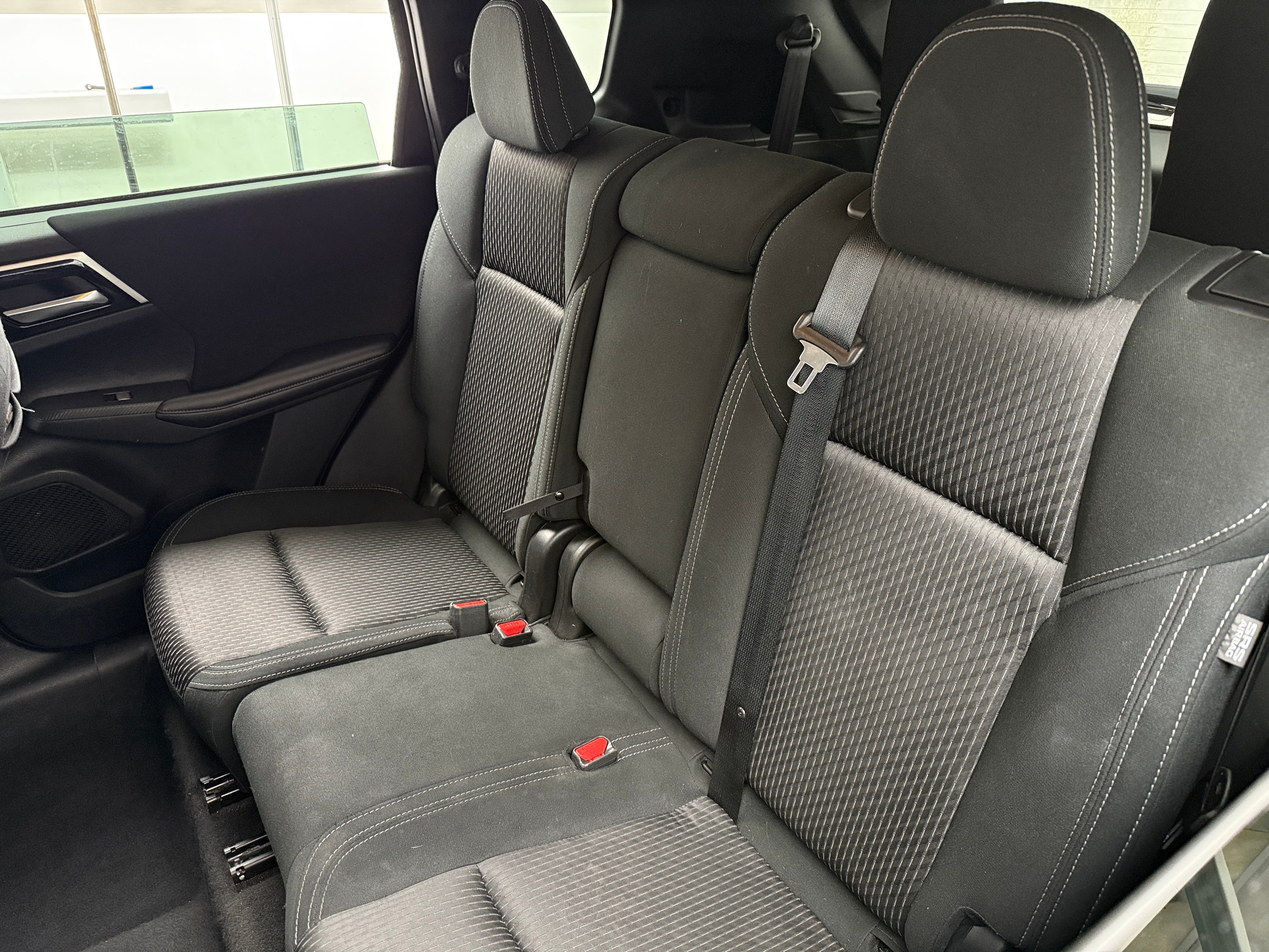 2022 Mitsubishi Outlander ES 6