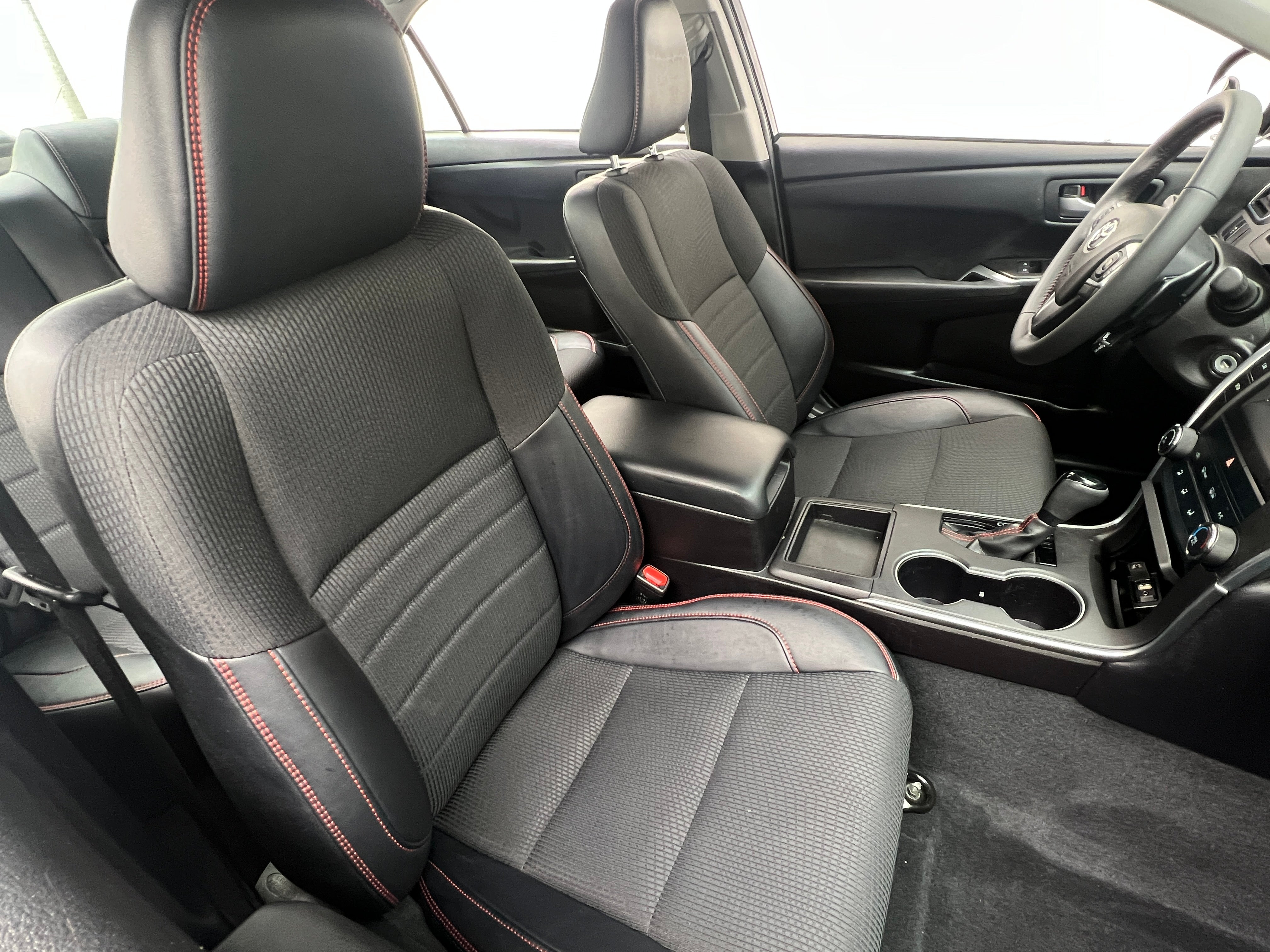 2017 Toyota Camry SE 2