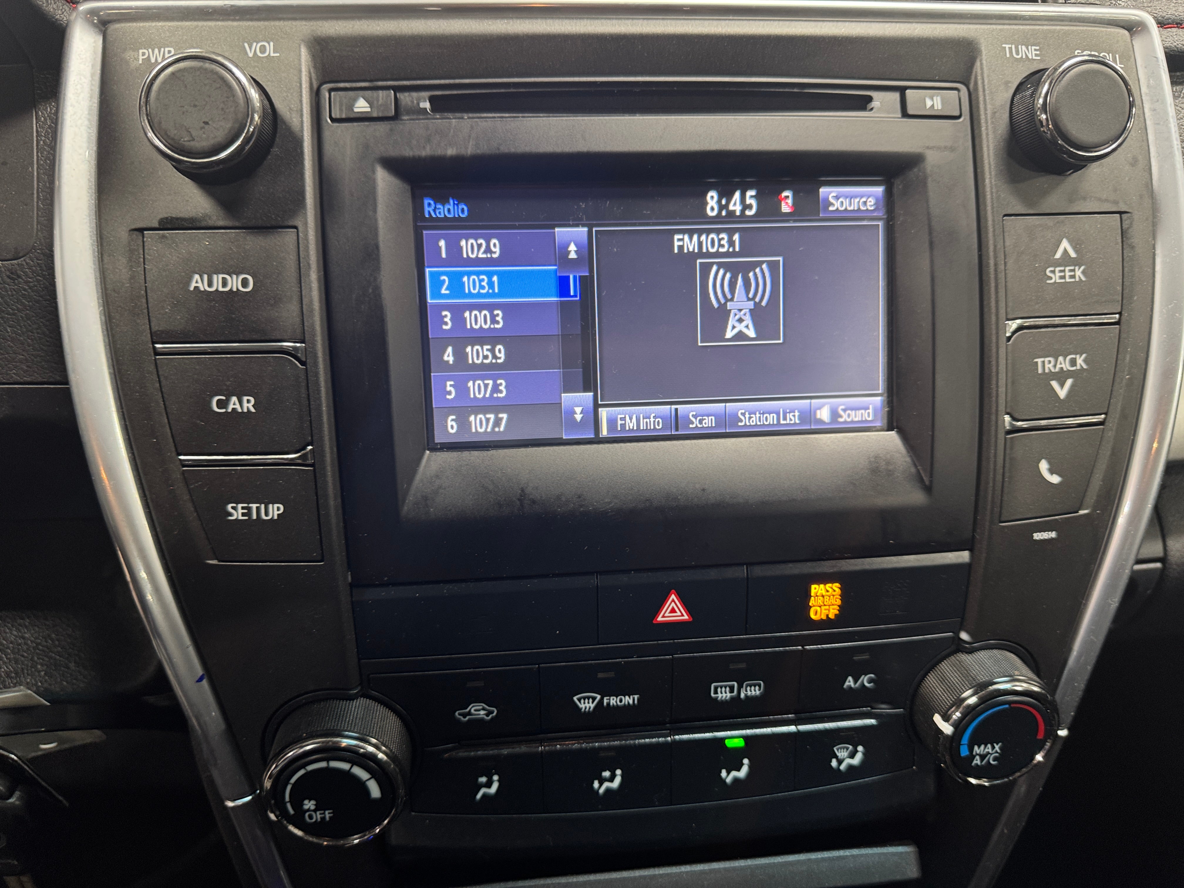 2017 Toyota Camry SE 4
