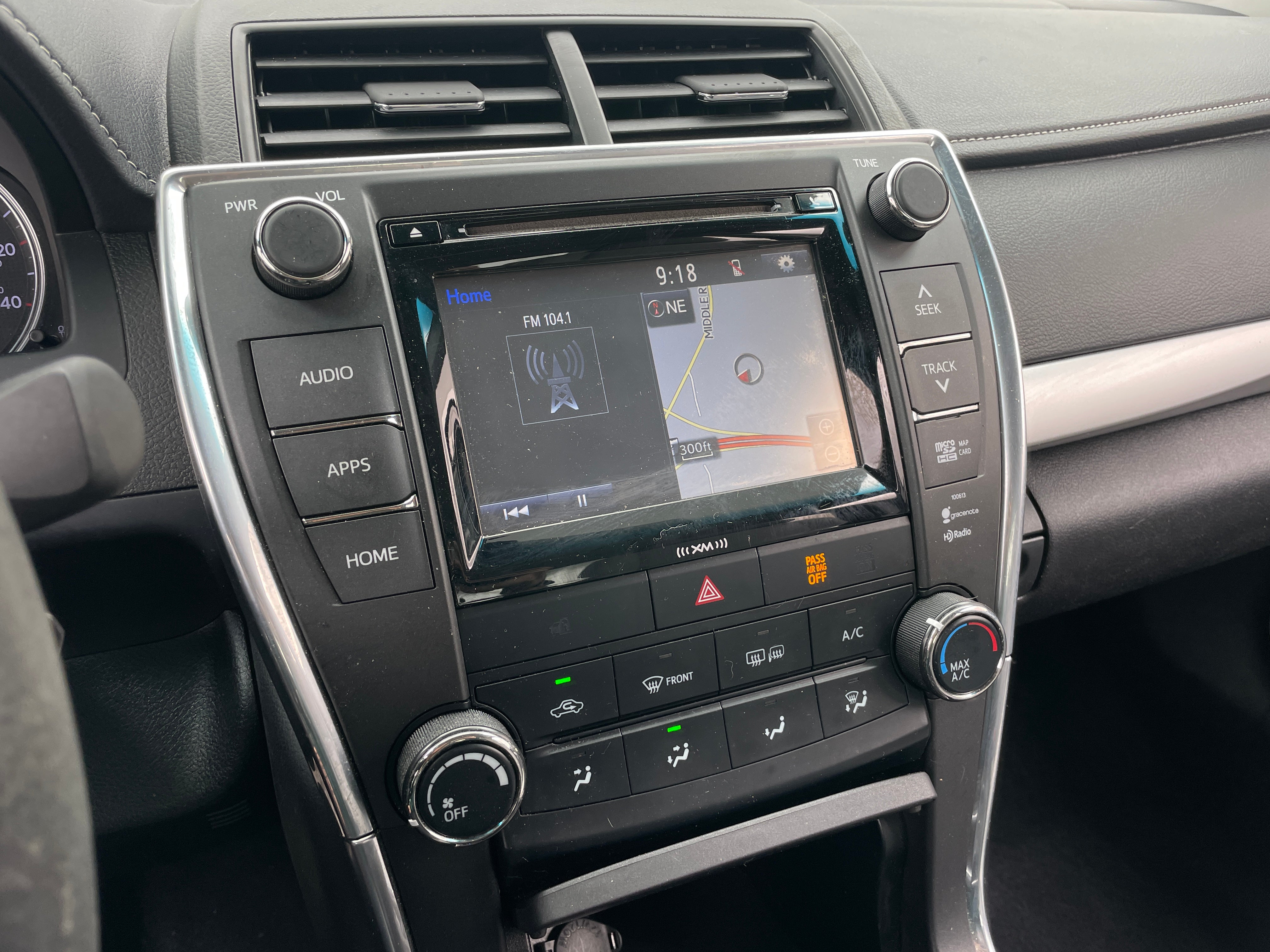 2017 Toyota Camry SE 3