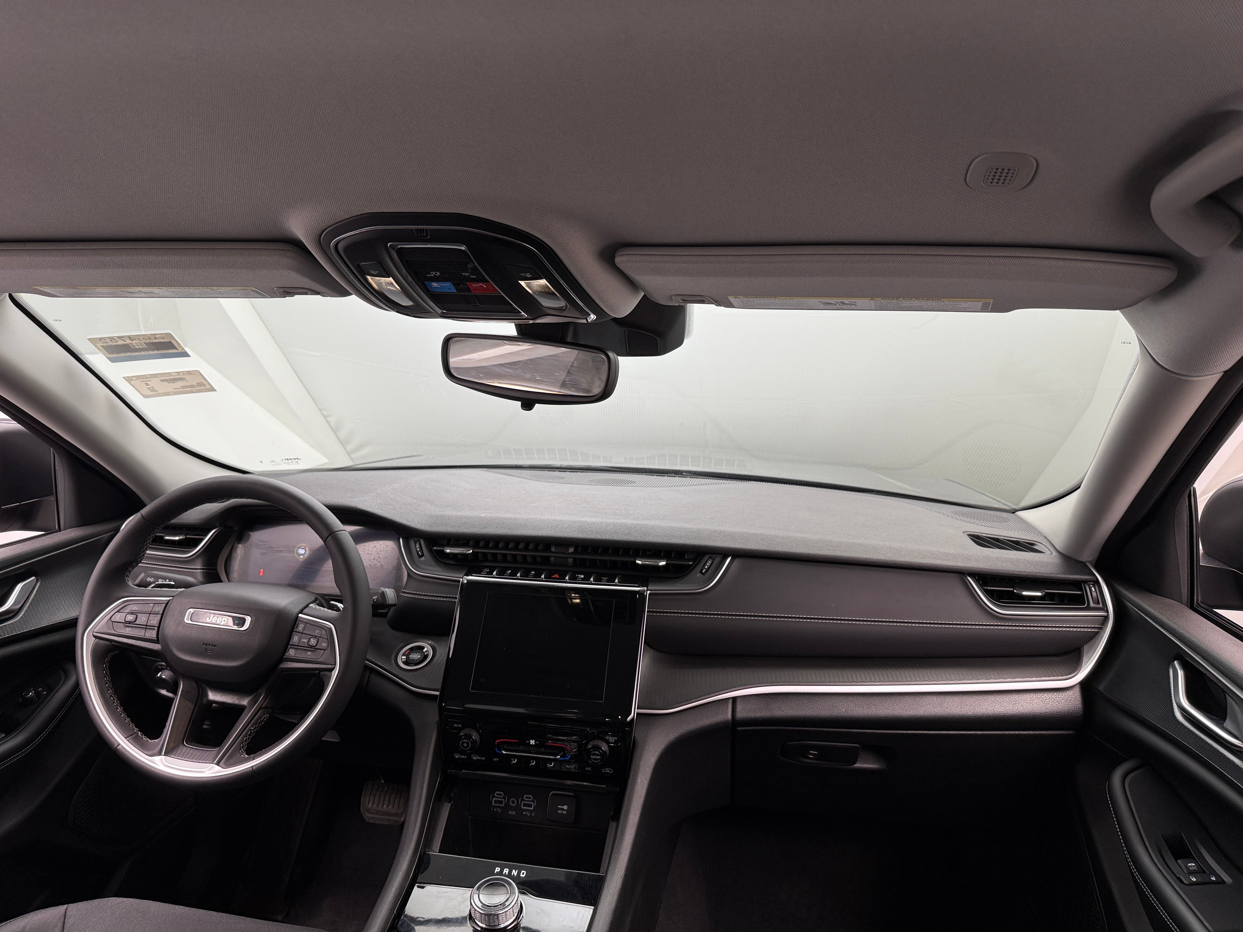 2023 Jeep Grand Cherokee Laredo 3