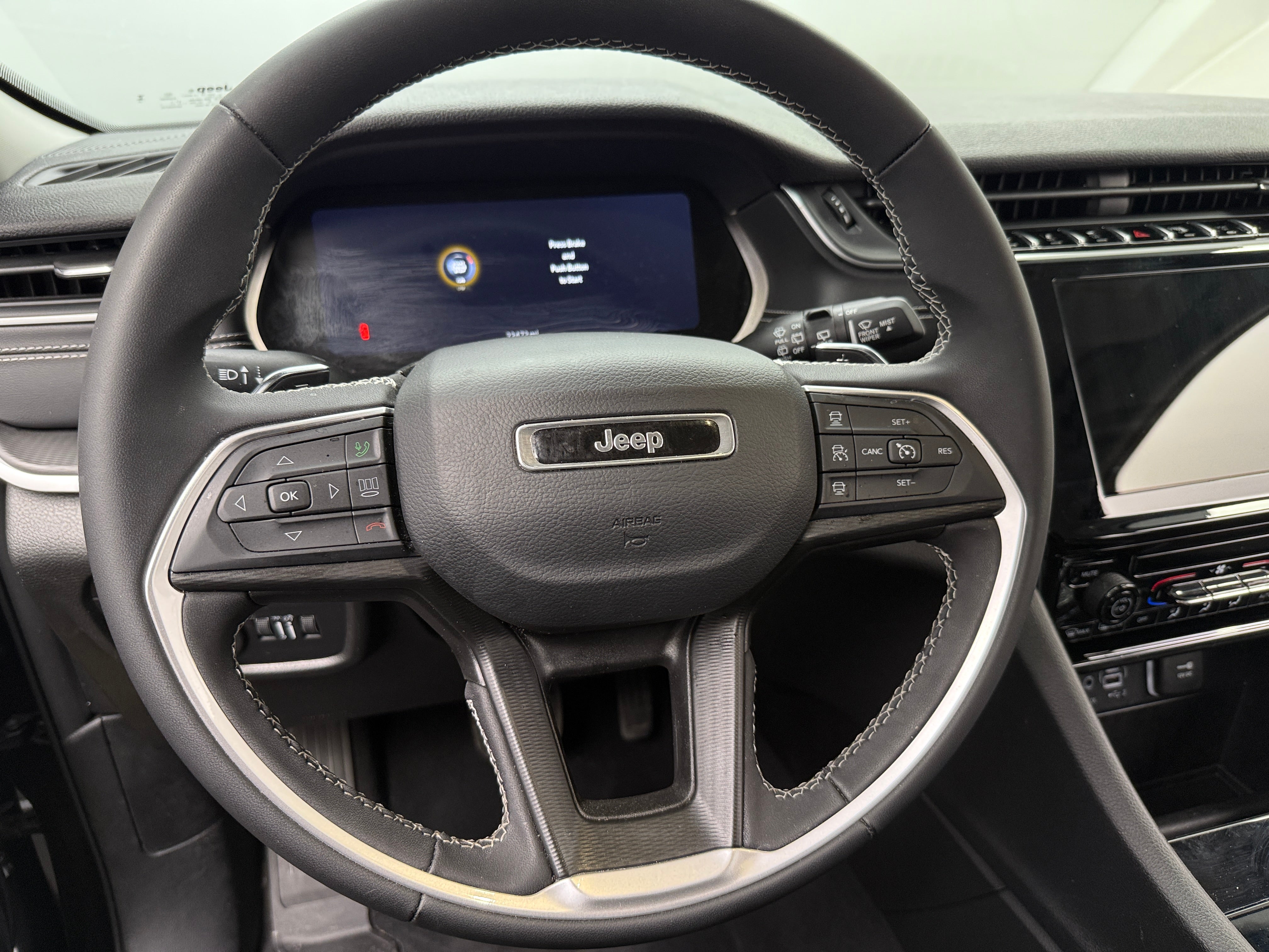 2023 Jeep Grand Cherokee Laredo 5