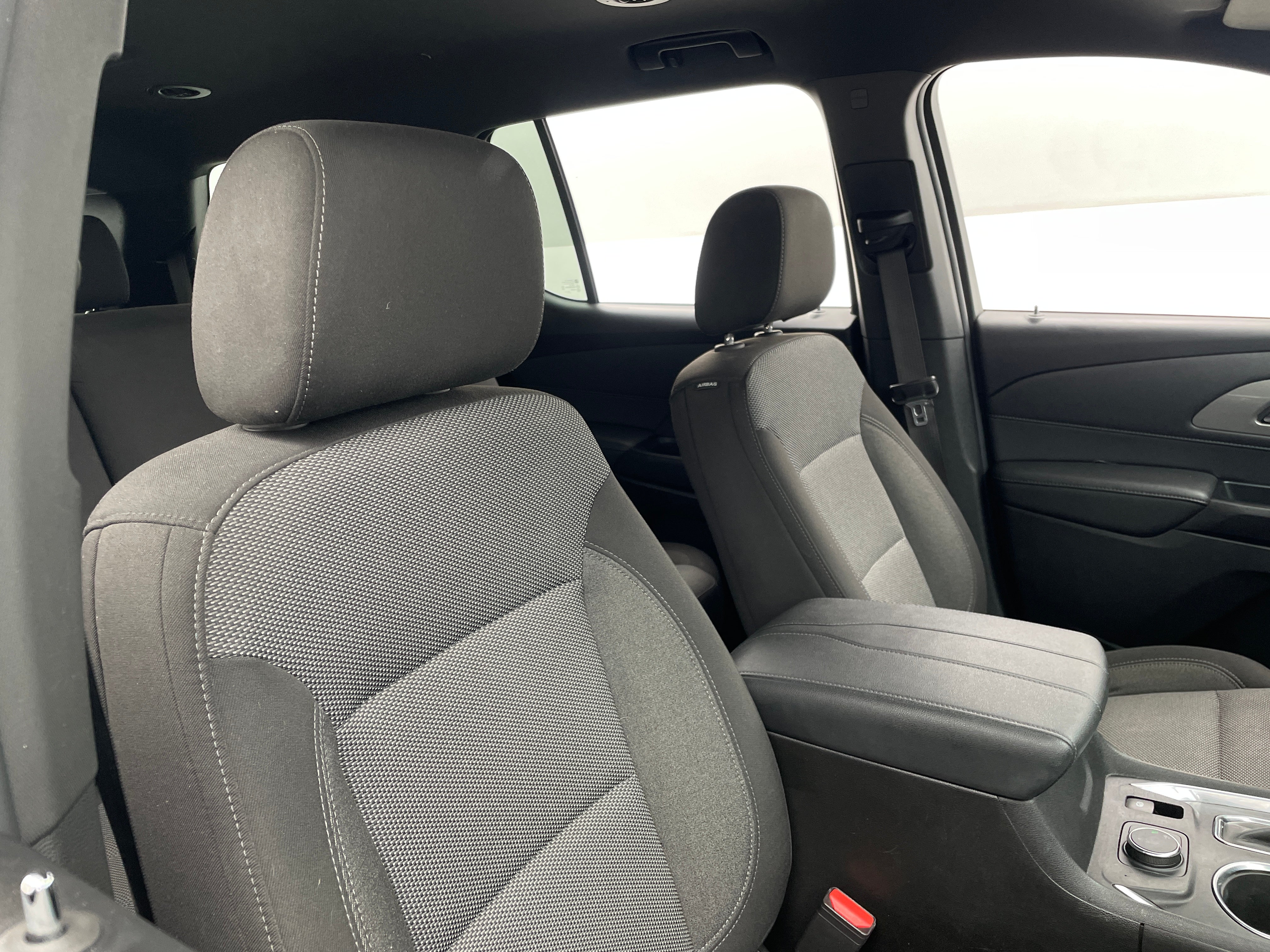 2023 Chevrolet Traverse LT 2