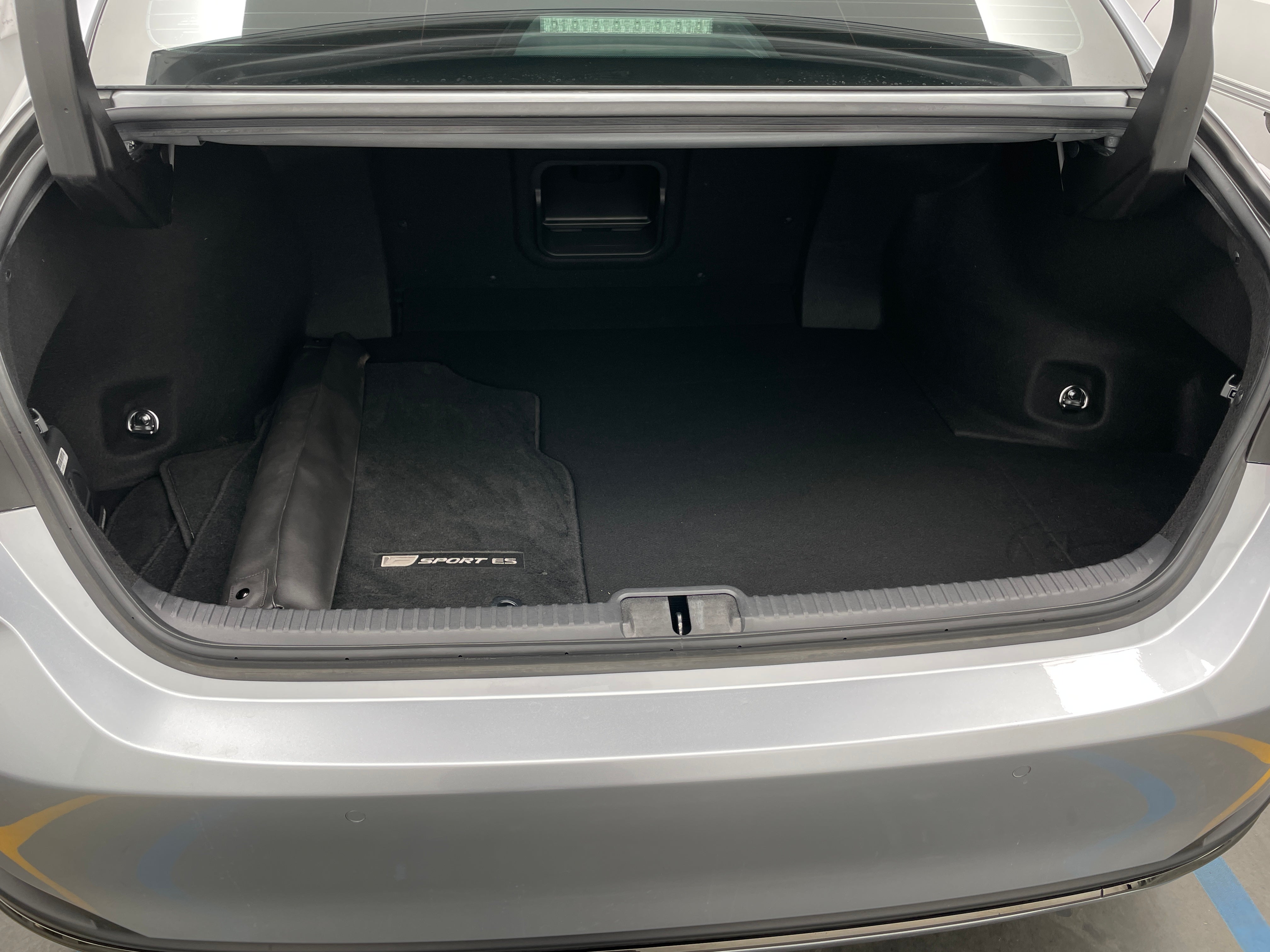 2022 Lexus ES Hybrid 300h F Sport 7