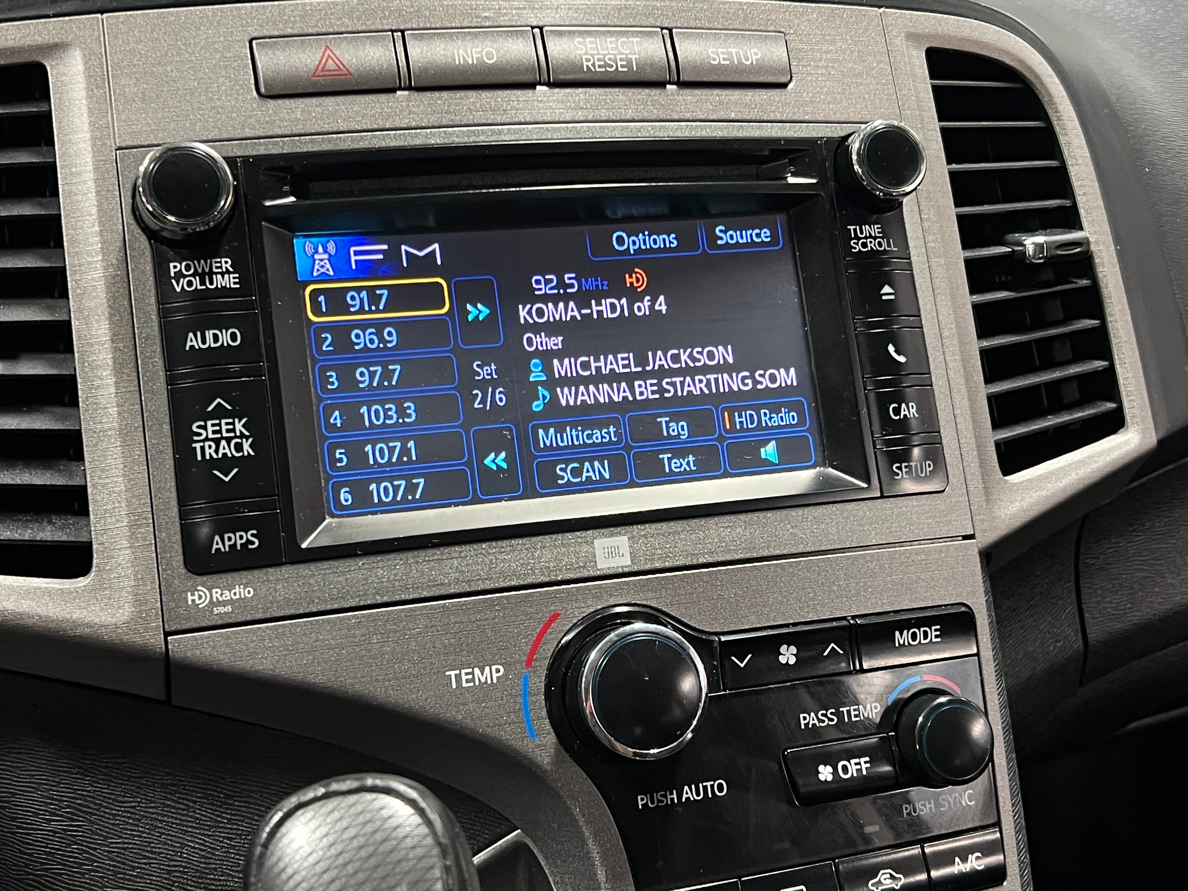2014 Toyota Venza XLE 3