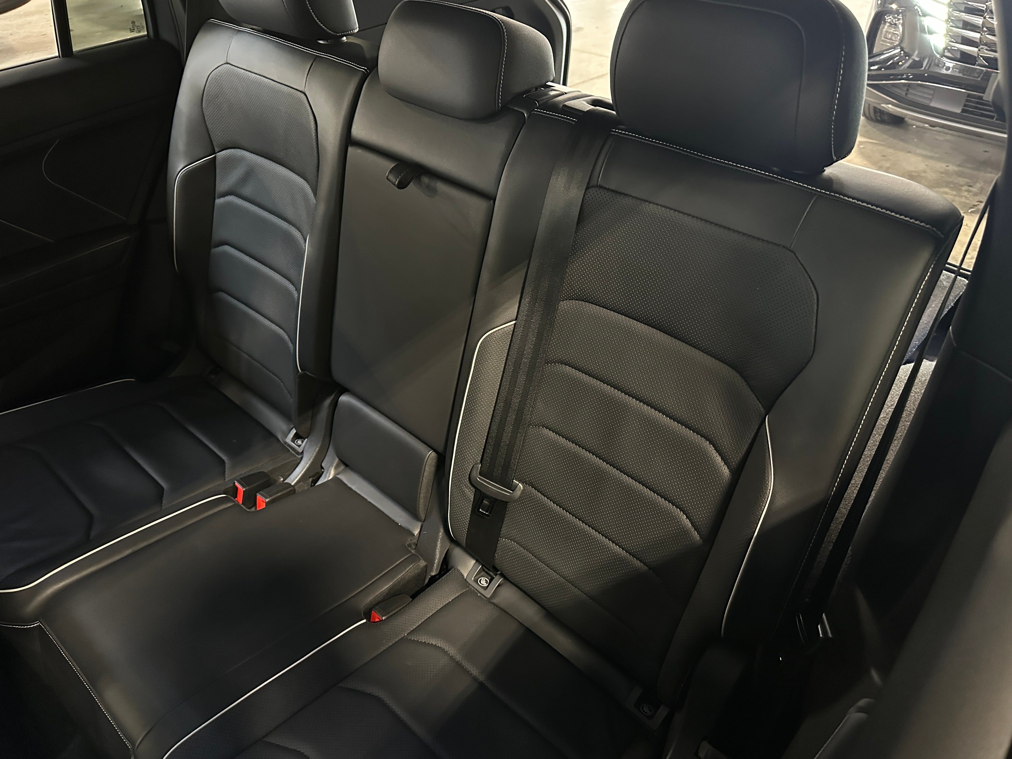 2022 Volkswagen Tiguan SE R-Line 5