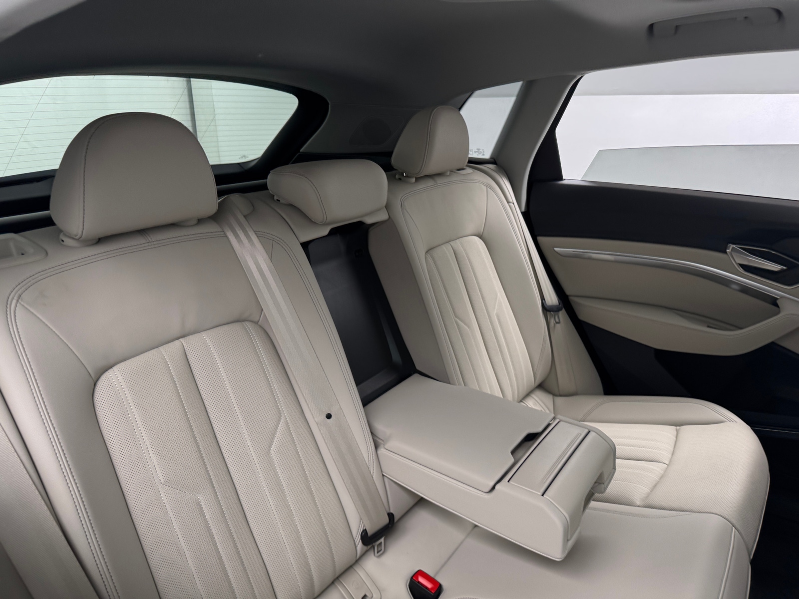 Thumbnail: 2024 Audi Q8 e-tron - 5