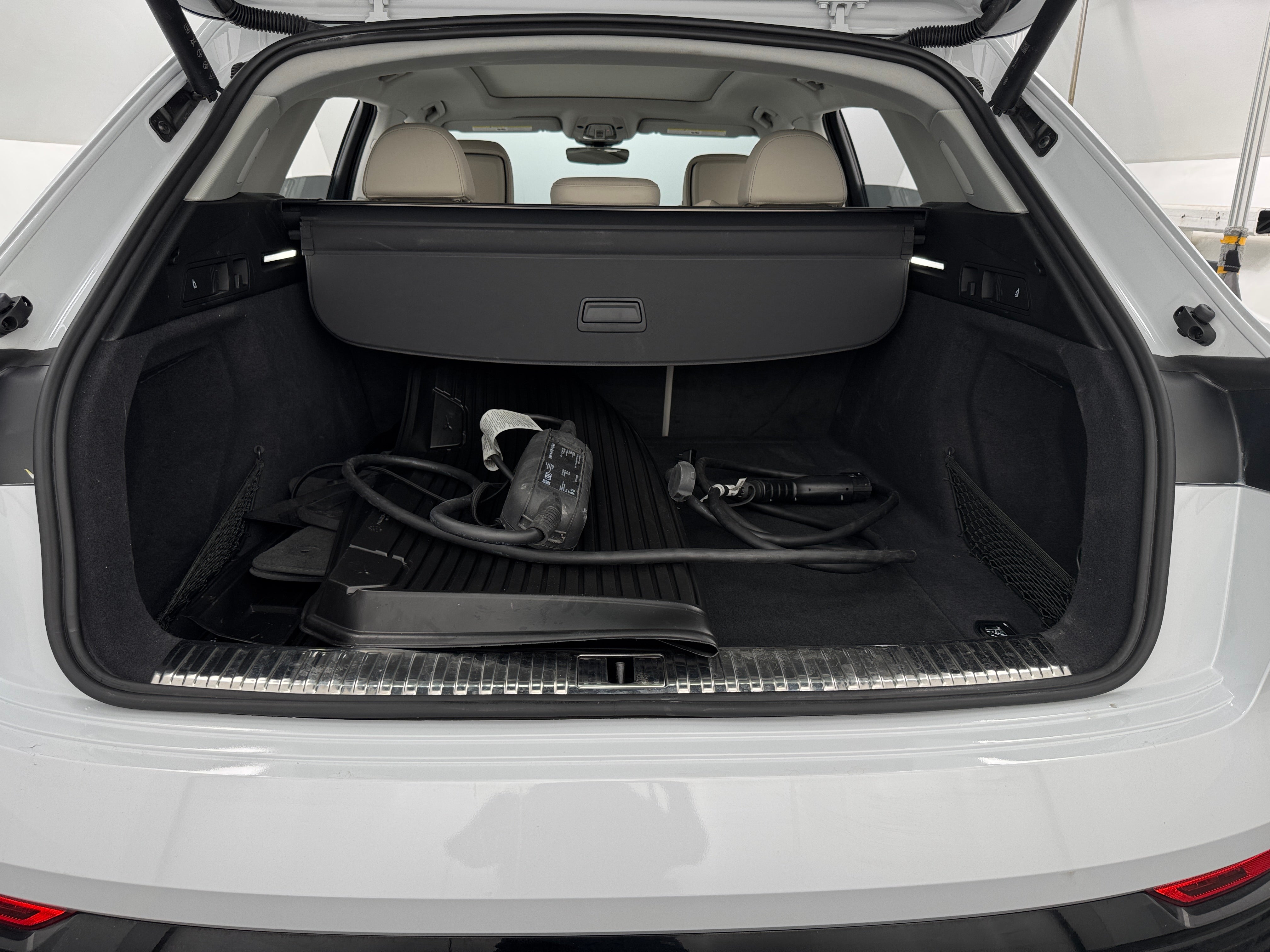 2024 Audi Q8 e-tron Premium Plus 6