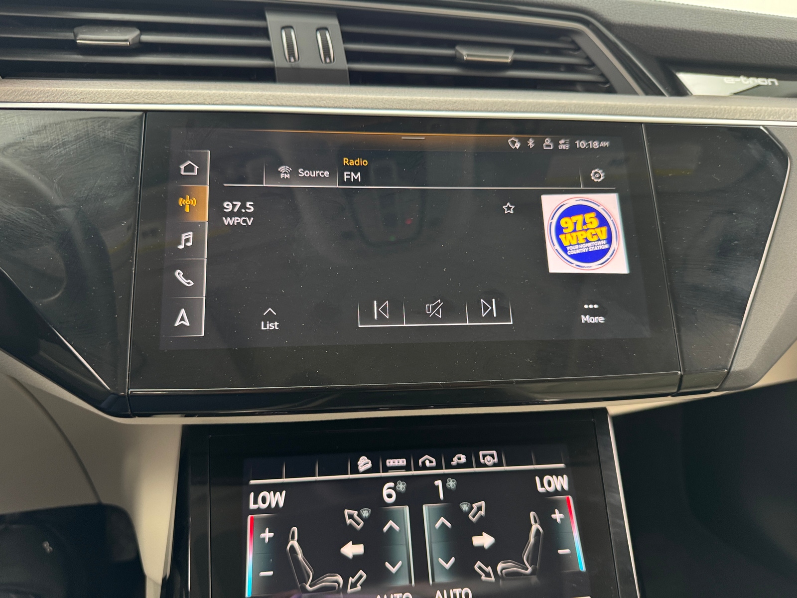 Thumbnail: 2024 Audi Q8 e-tron - 3