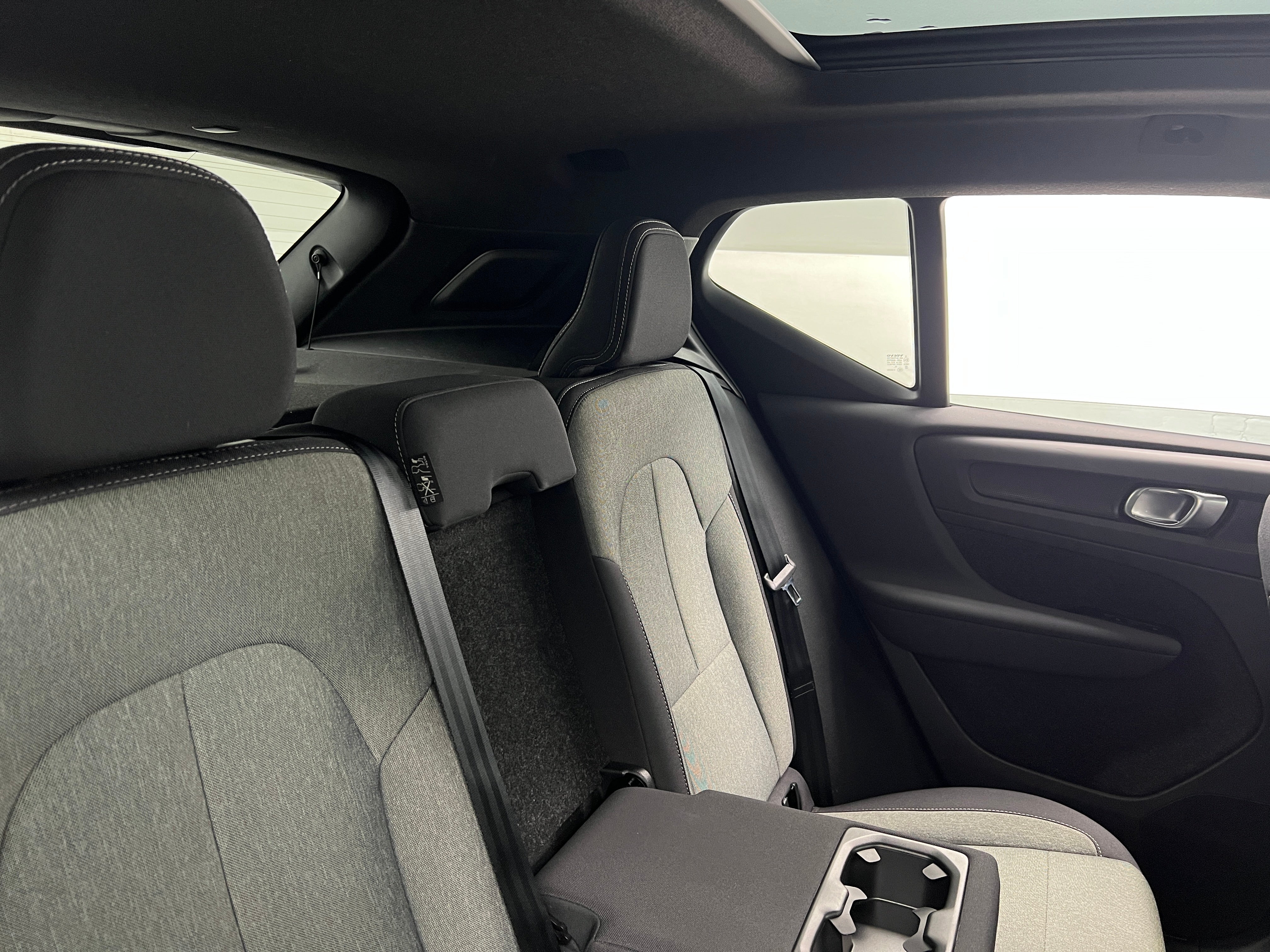 2024 Volvo XC40 B5 Core 6