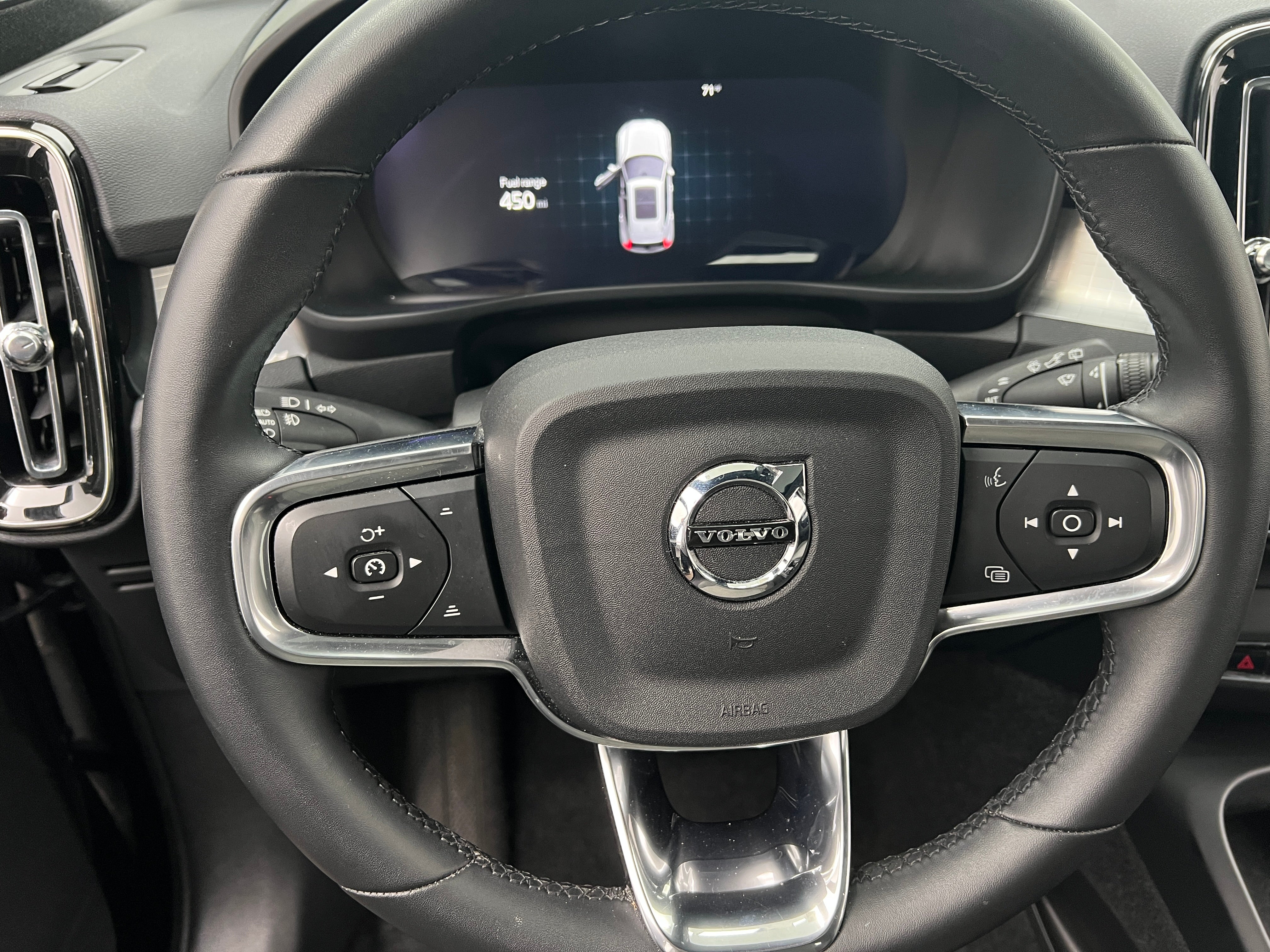 2024 Volvo XC40 B5 Core 5