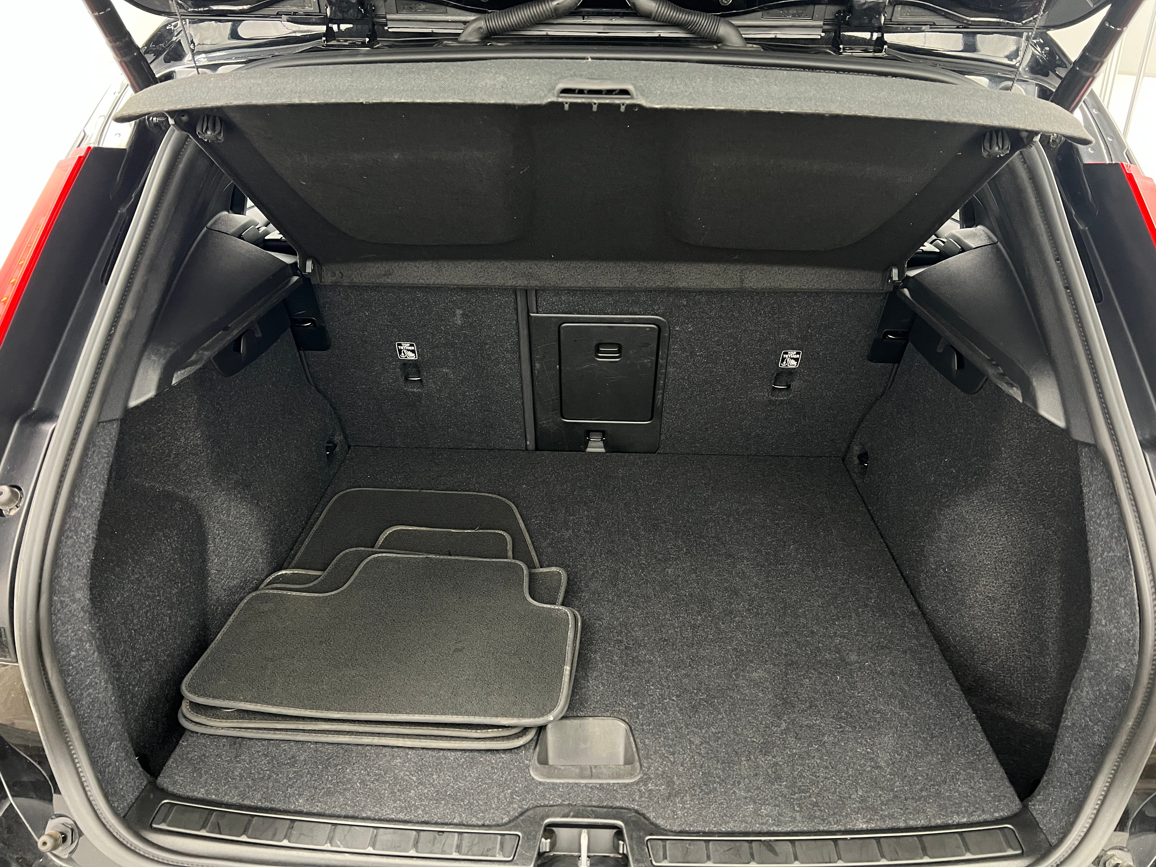 2024 Volvo XC40 B5 Core 7