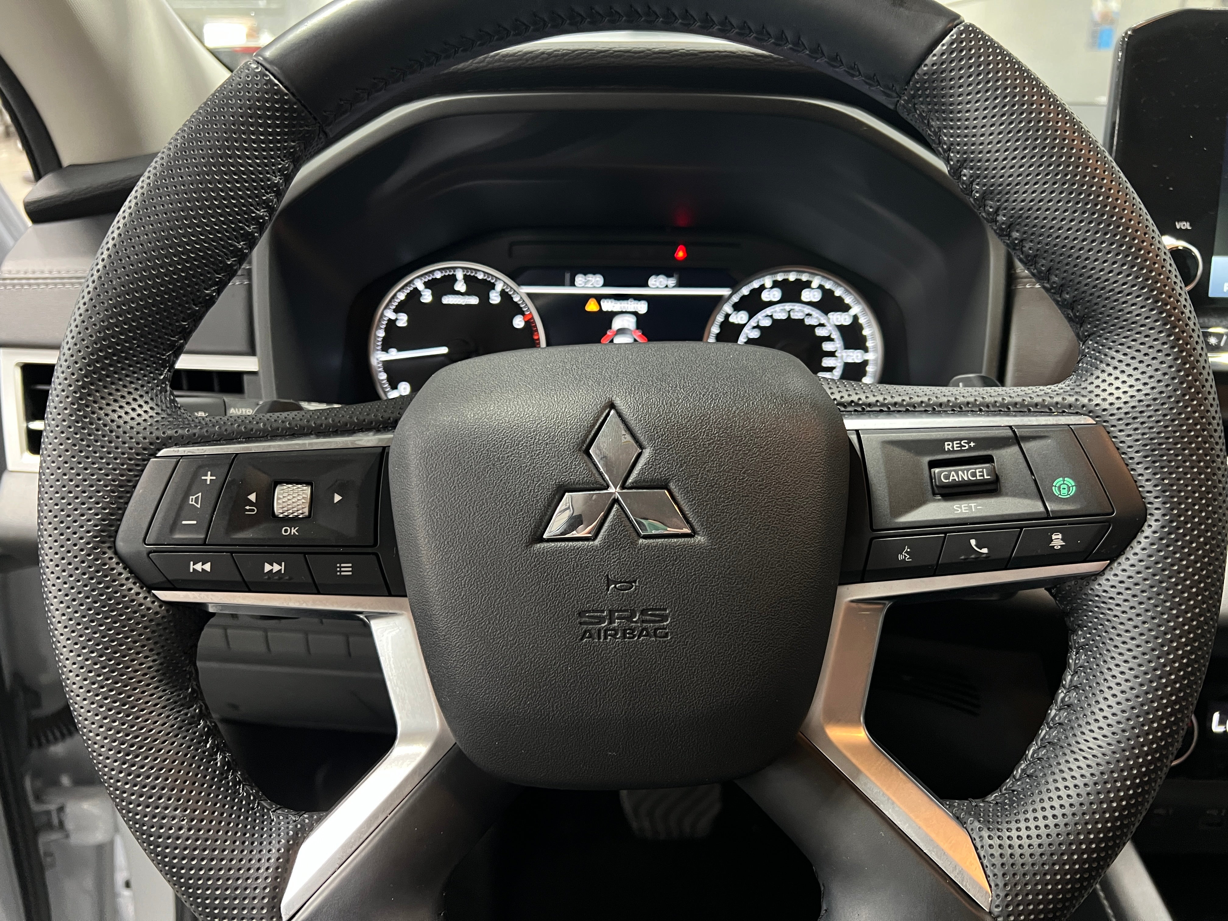 2023 Mitsubishi Outlander SE 4