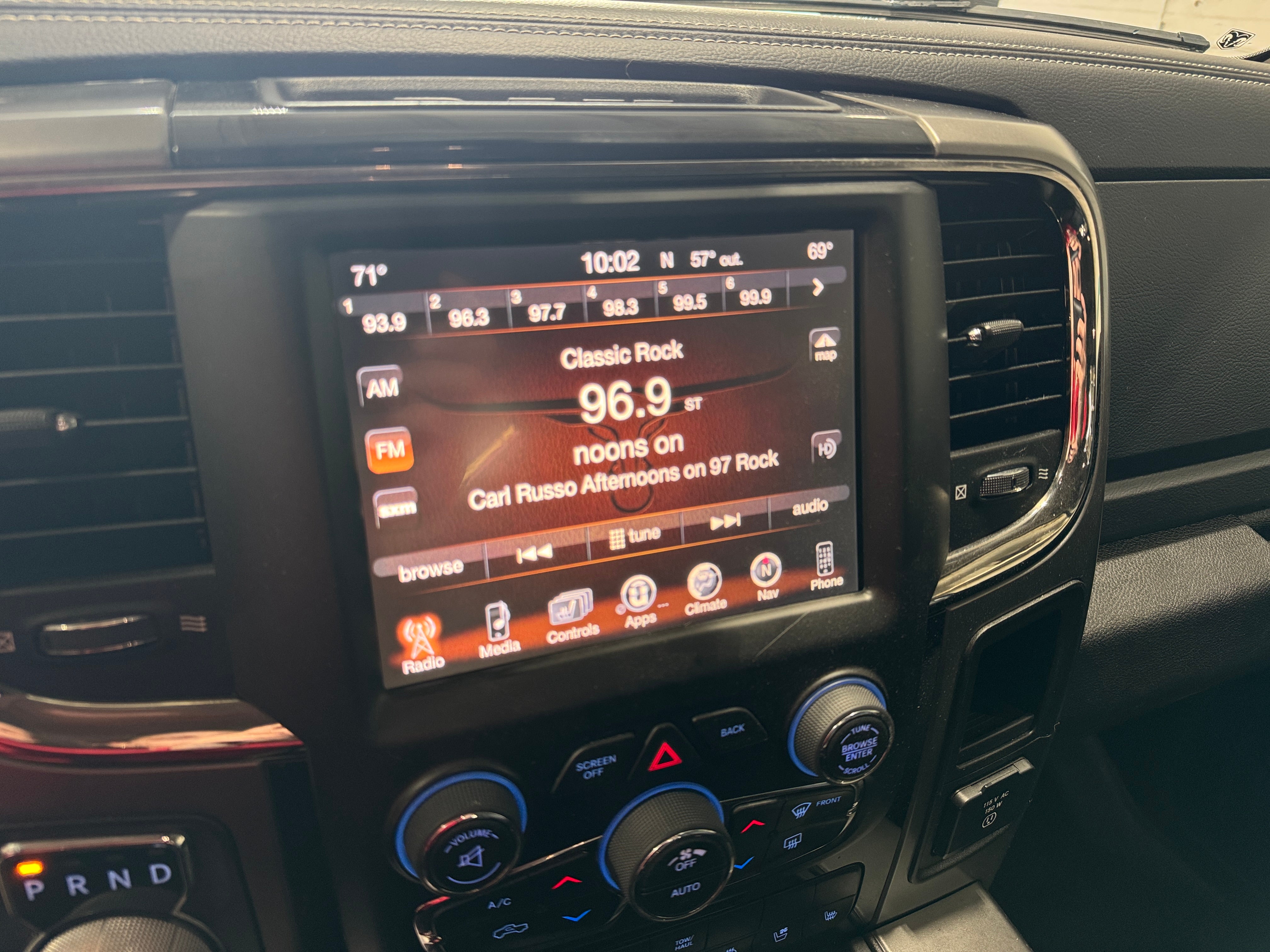 2017 RAM 1500 Sport 3
