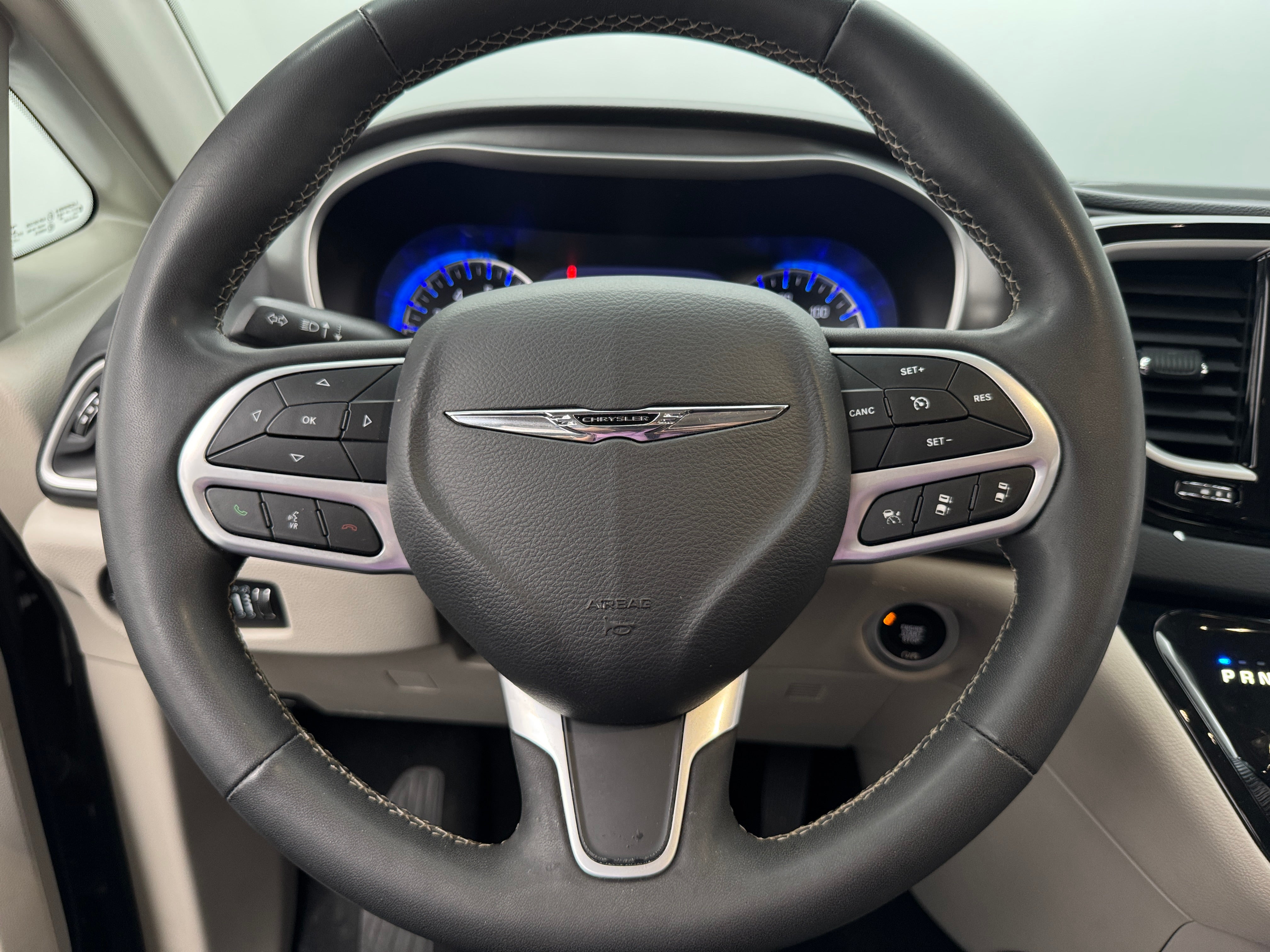 Thumbnail: 2022 Chrysler Pacifica - 4