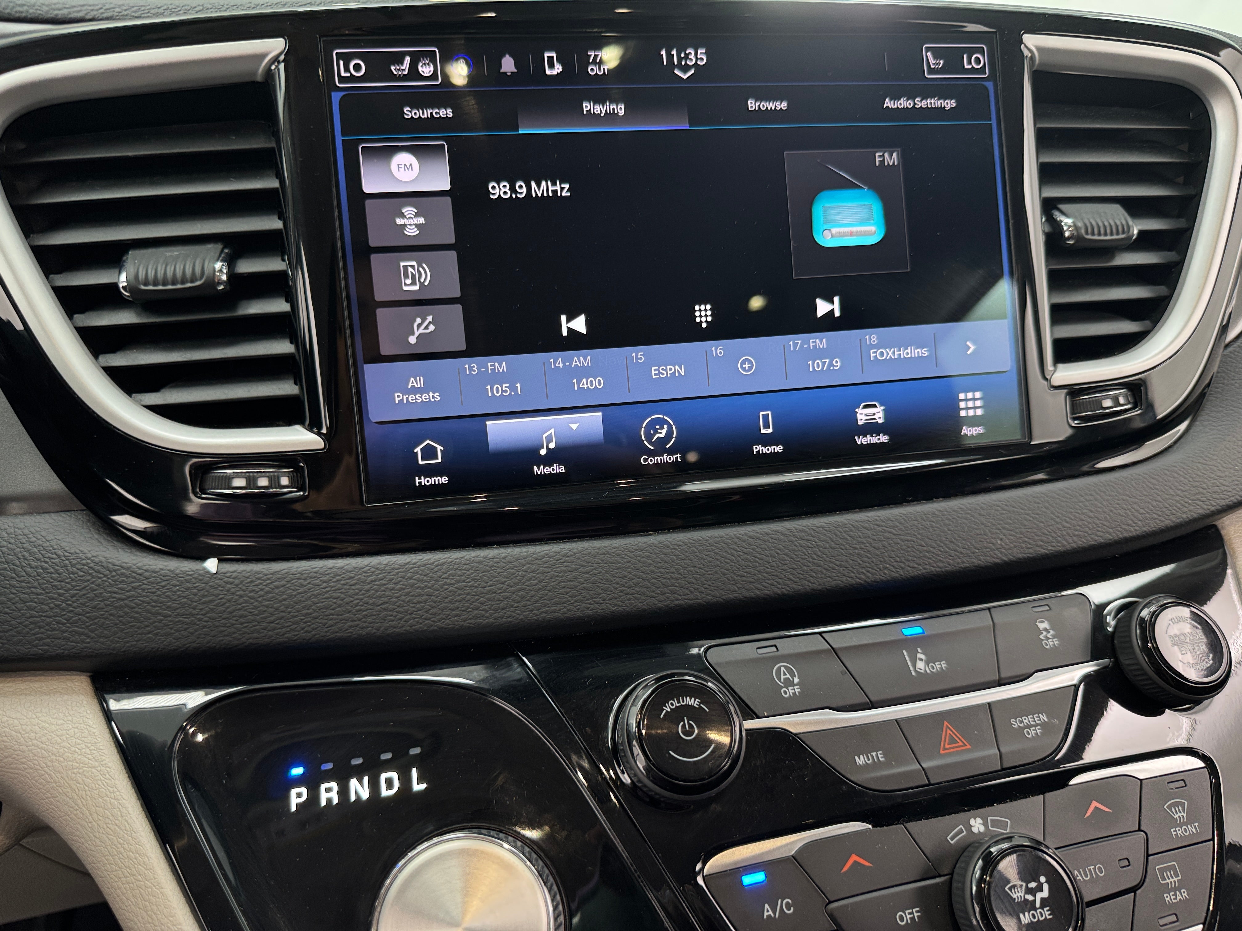 Thumbnail: 2022 Chrysler Pacifica - 3