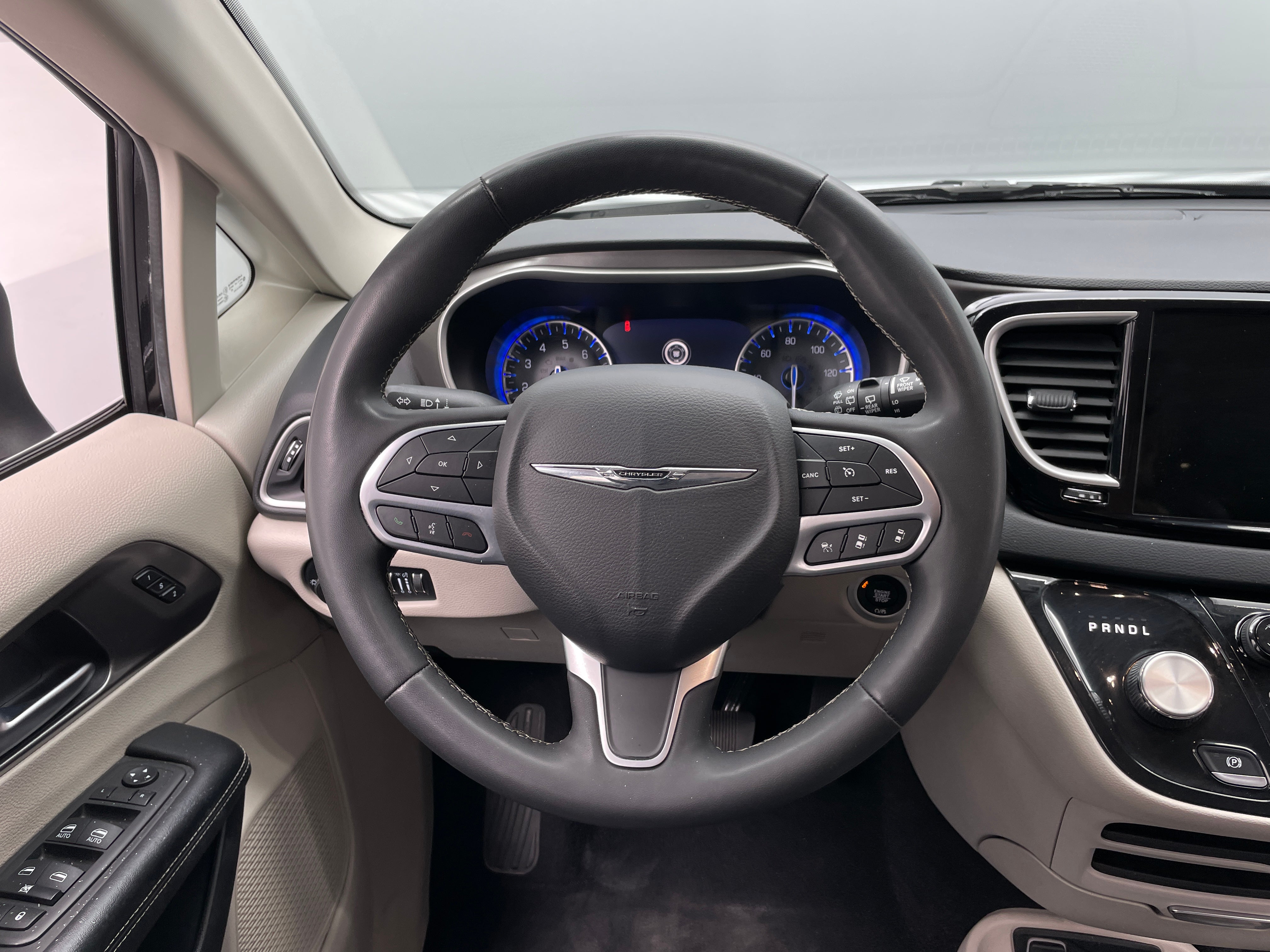 2023 Chrysler Pacifica Touring L 4