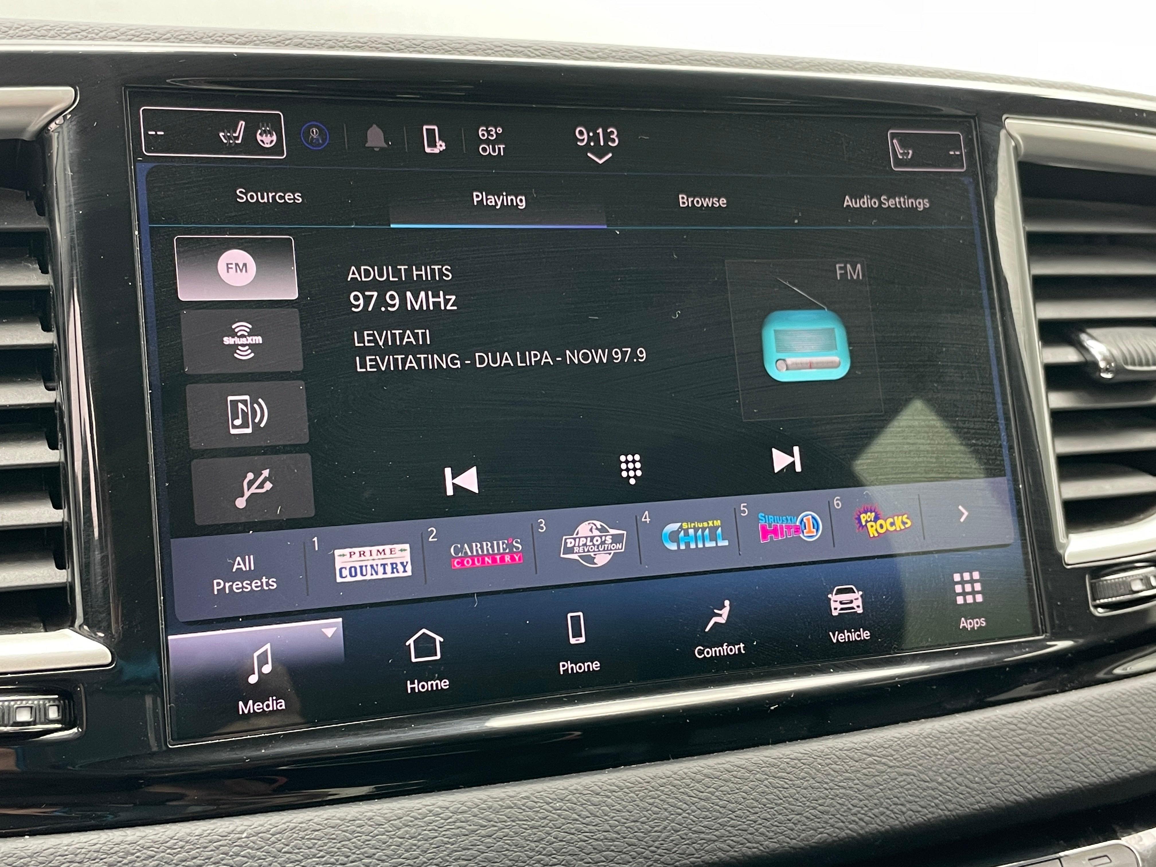 2023 Chrysler Pacifica Touring L 3