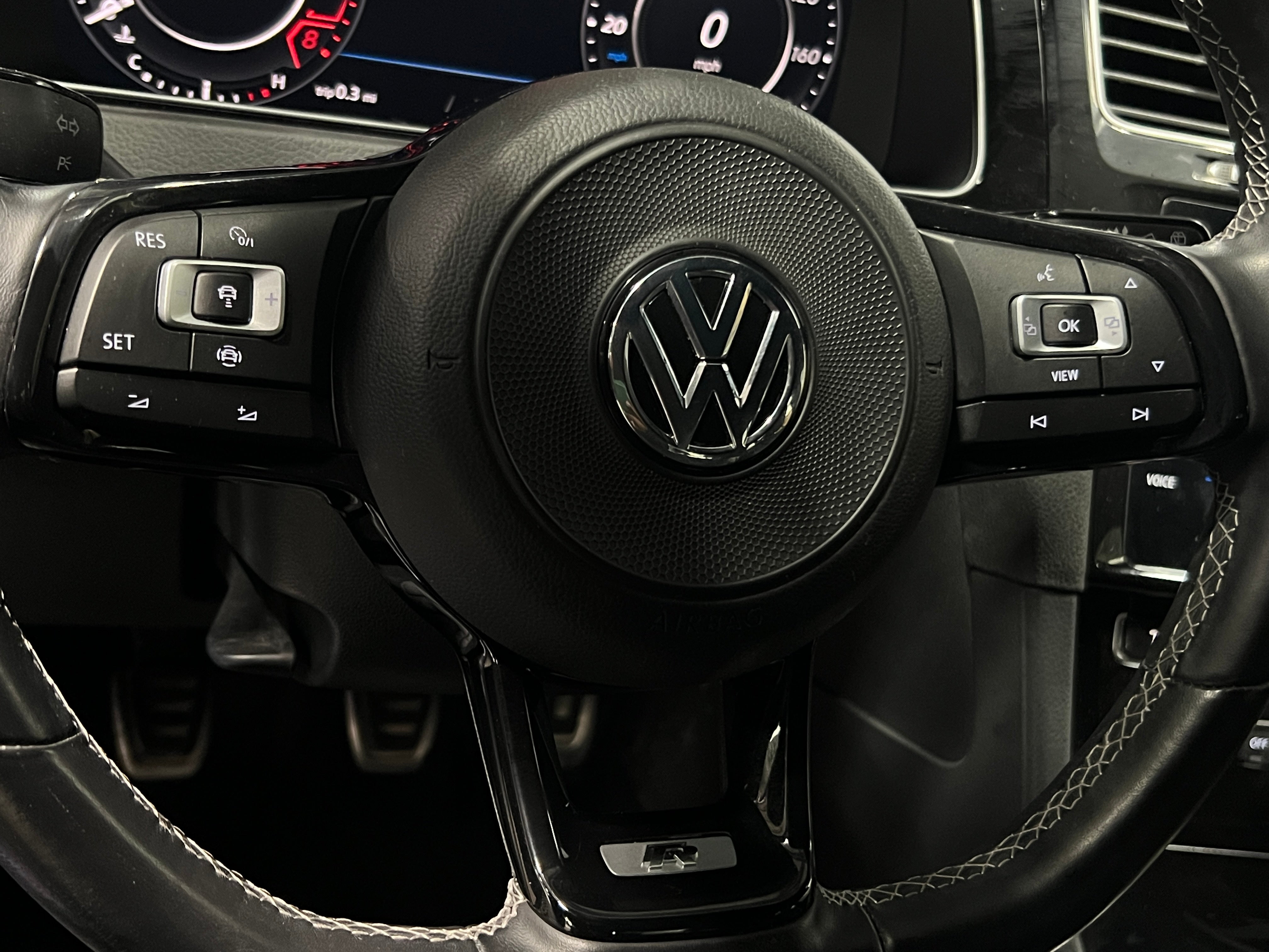 2019 Volkswagen Golf R 4