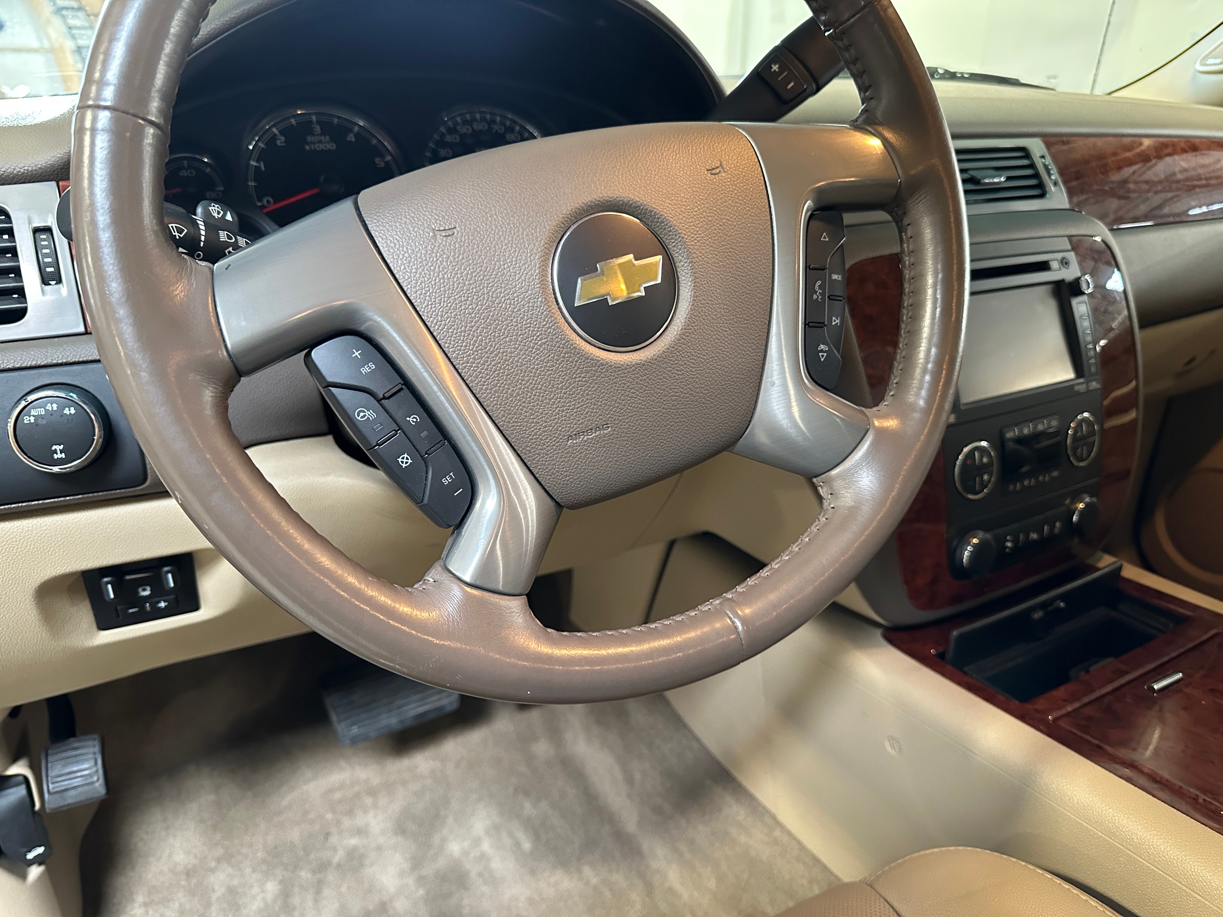 2013 Chevrolet Avalanche 1500 LTZ 4