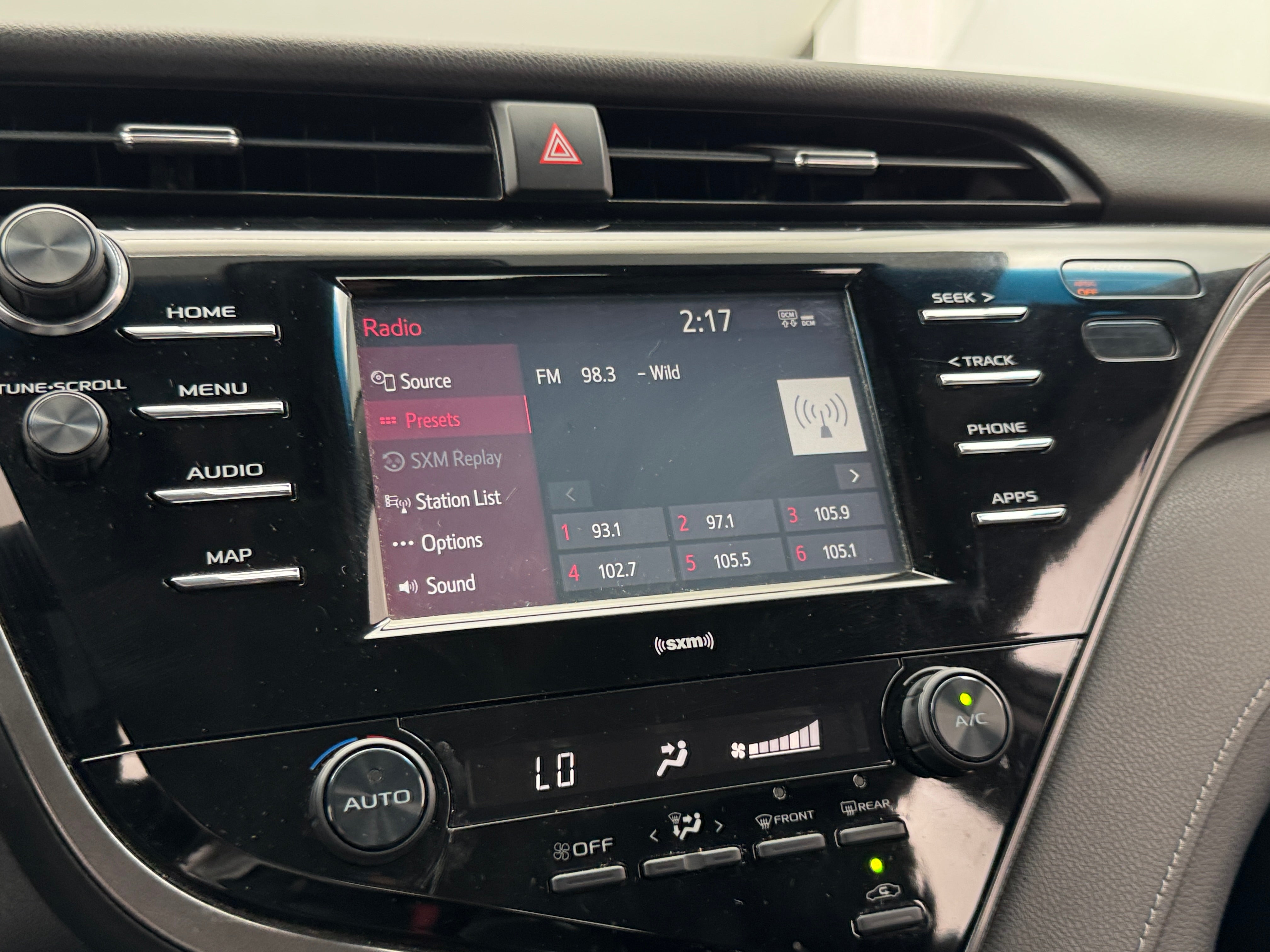 2020 Toyota Camry SE 3