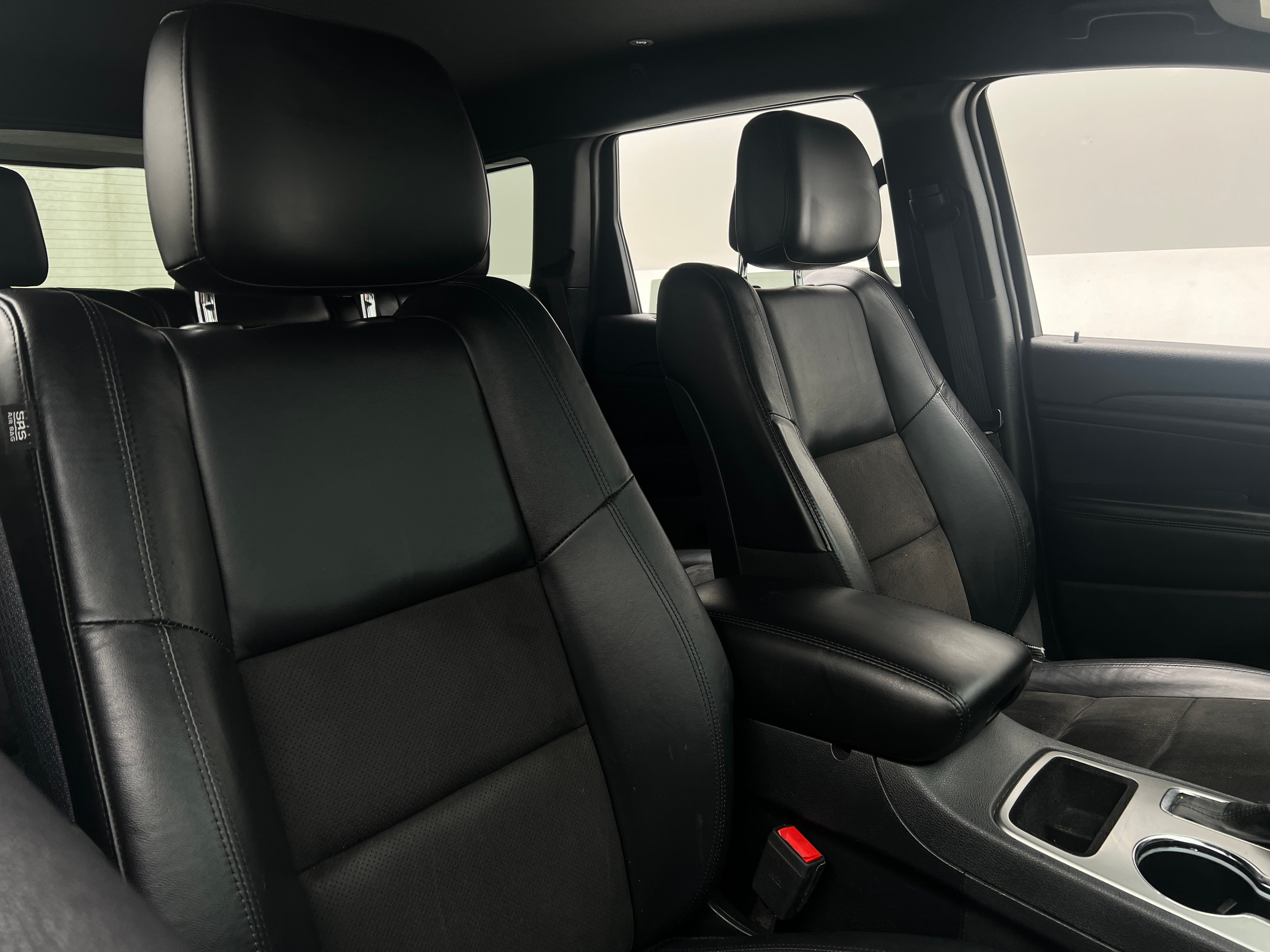 2020 Jeep Grand Cherokee Laredo 2