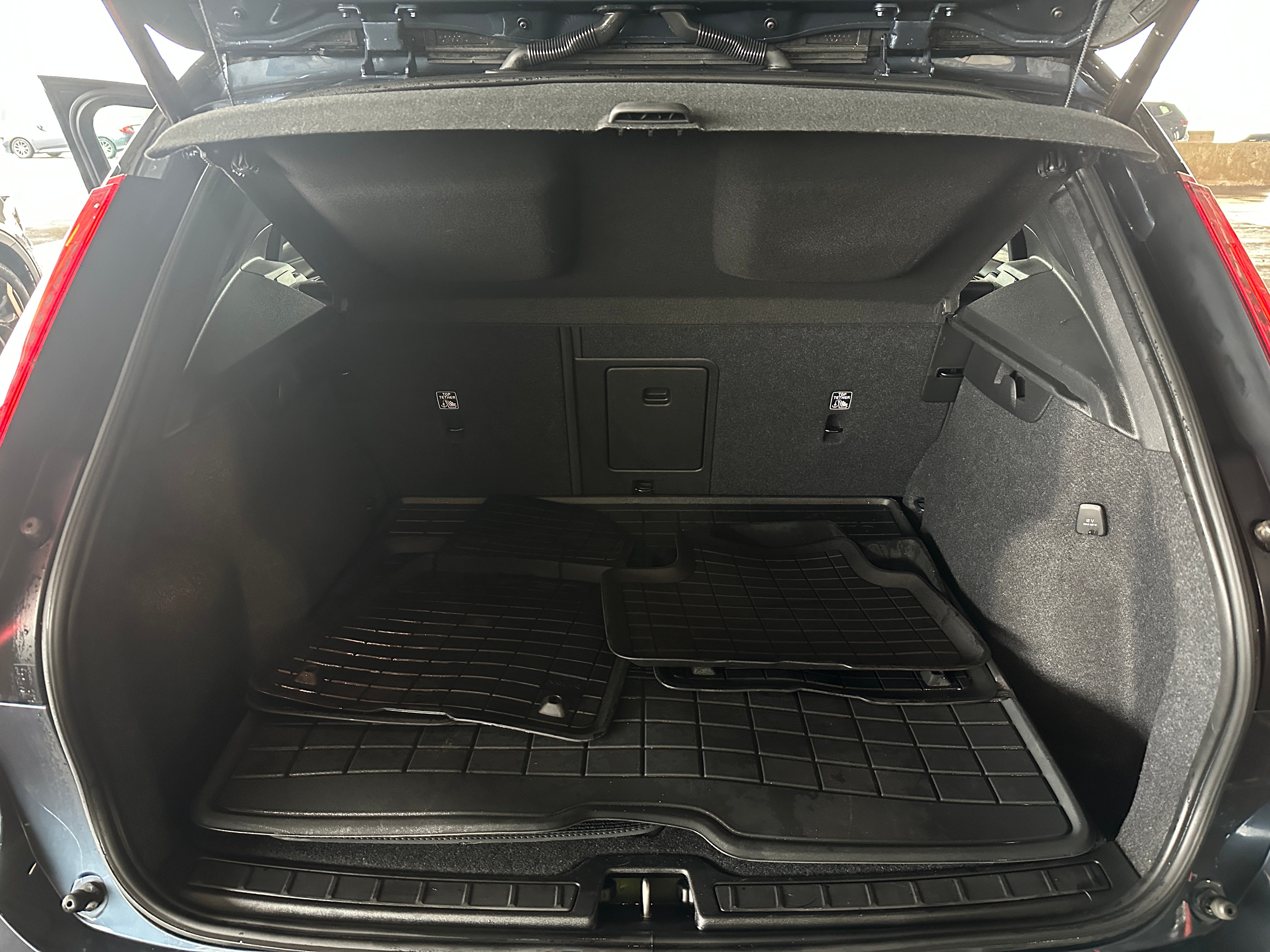 2022 Volvo XC40 Recharge Plus 6