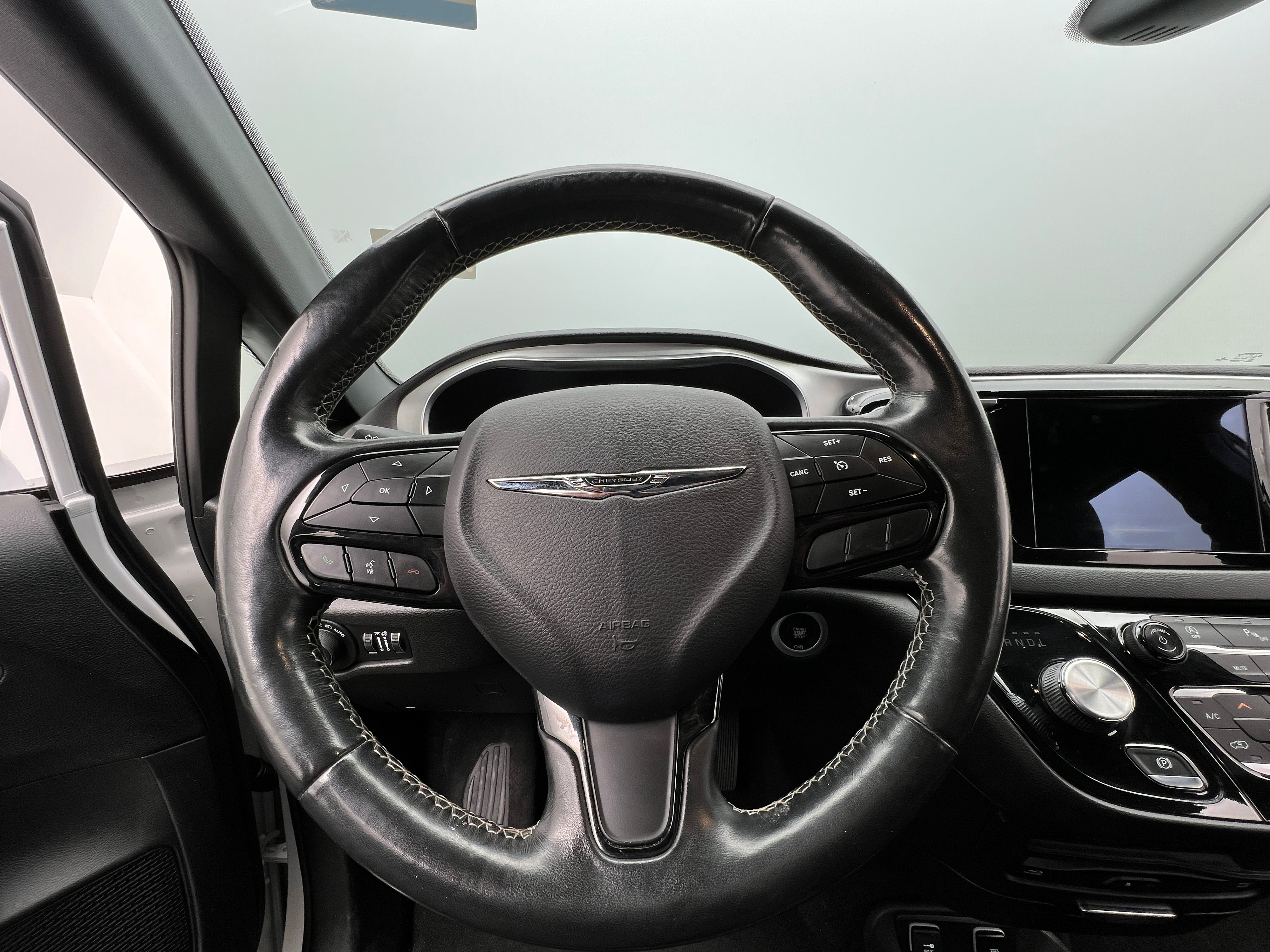 2019 Chrysler Pacifica  4