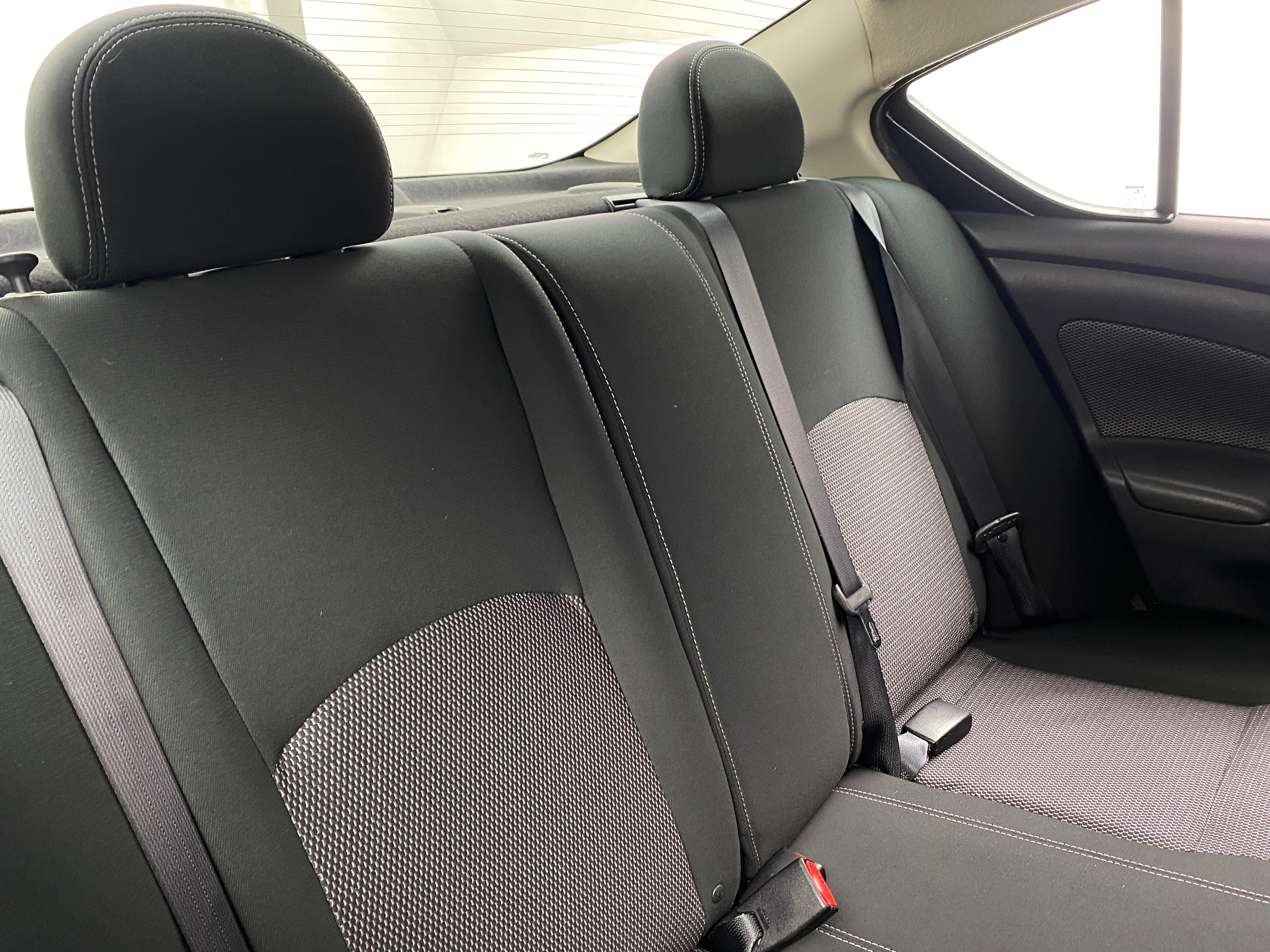 2017 Nissan Versa SV 6